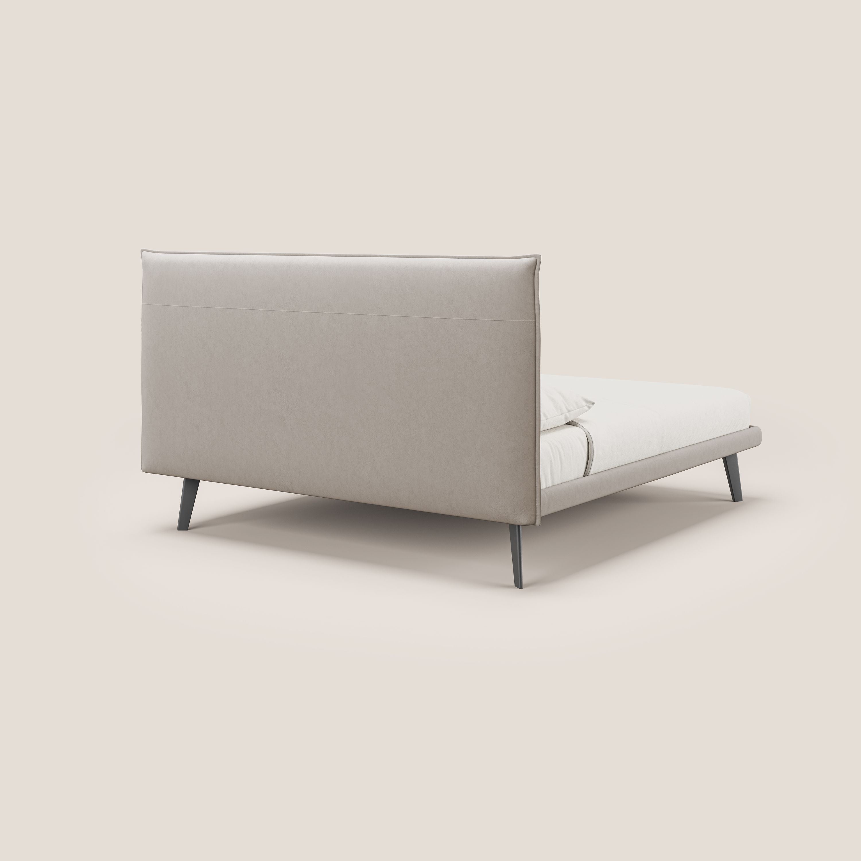 Brigitte letto con testata trapuntata piedi alti in mogano e tessuto impermeabile T09 tortora - divani.store