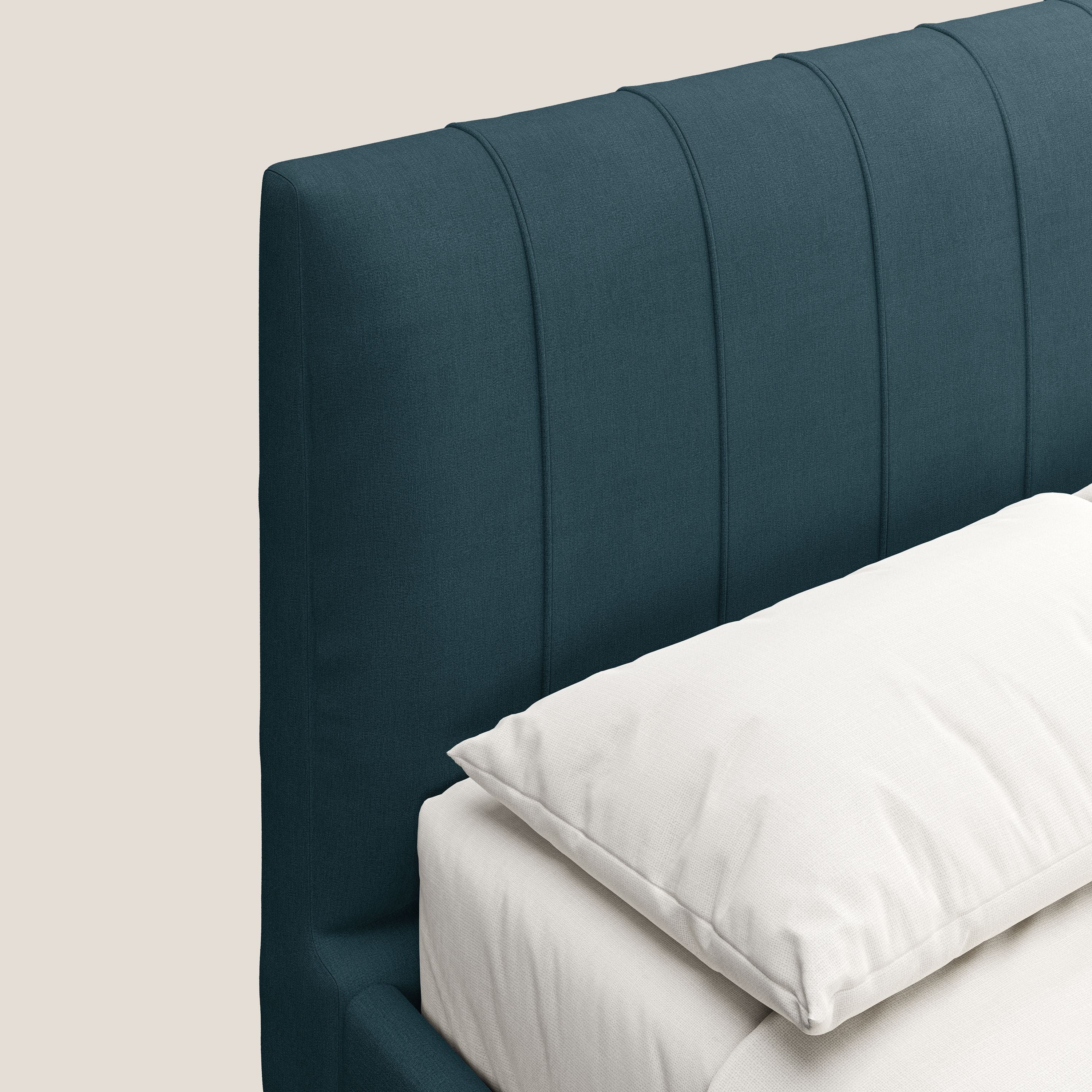 Calliope letto imbottito piedini alti completamente sfoderabile in tessuto smacchiabile T17 petrolio - divani.store