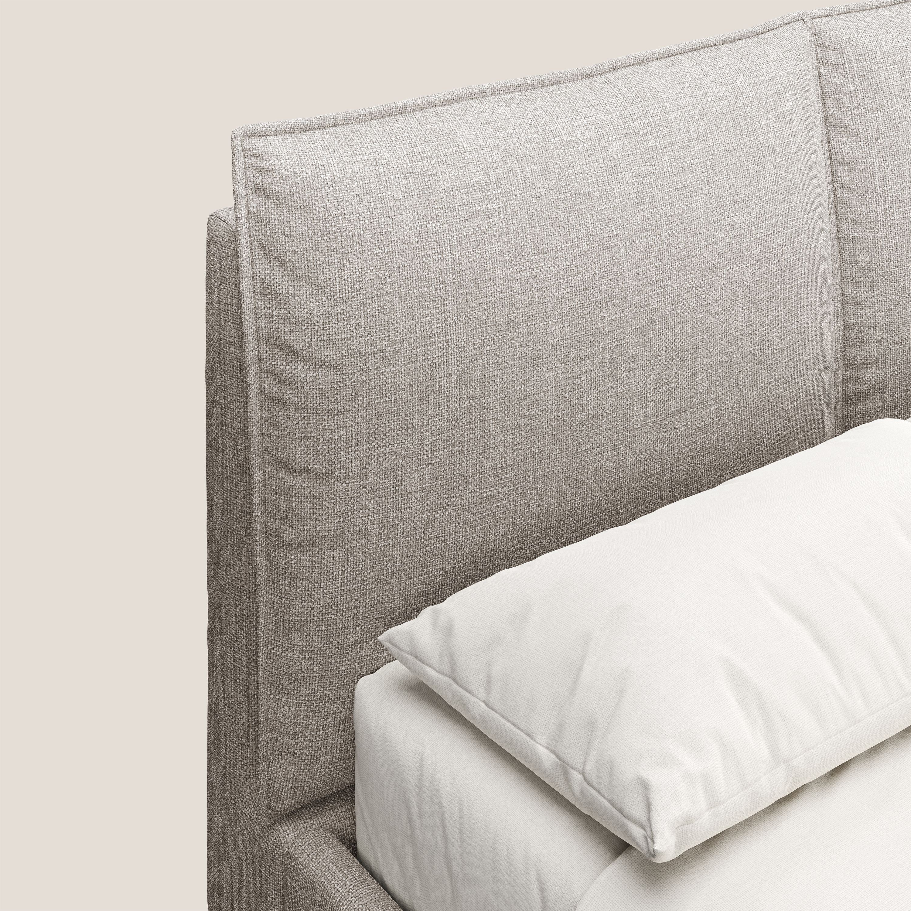 Cloe letto imbottito con piedi in metallo sfoderabile in tessuto fiammato impermeabile T06 tortora - divani.store