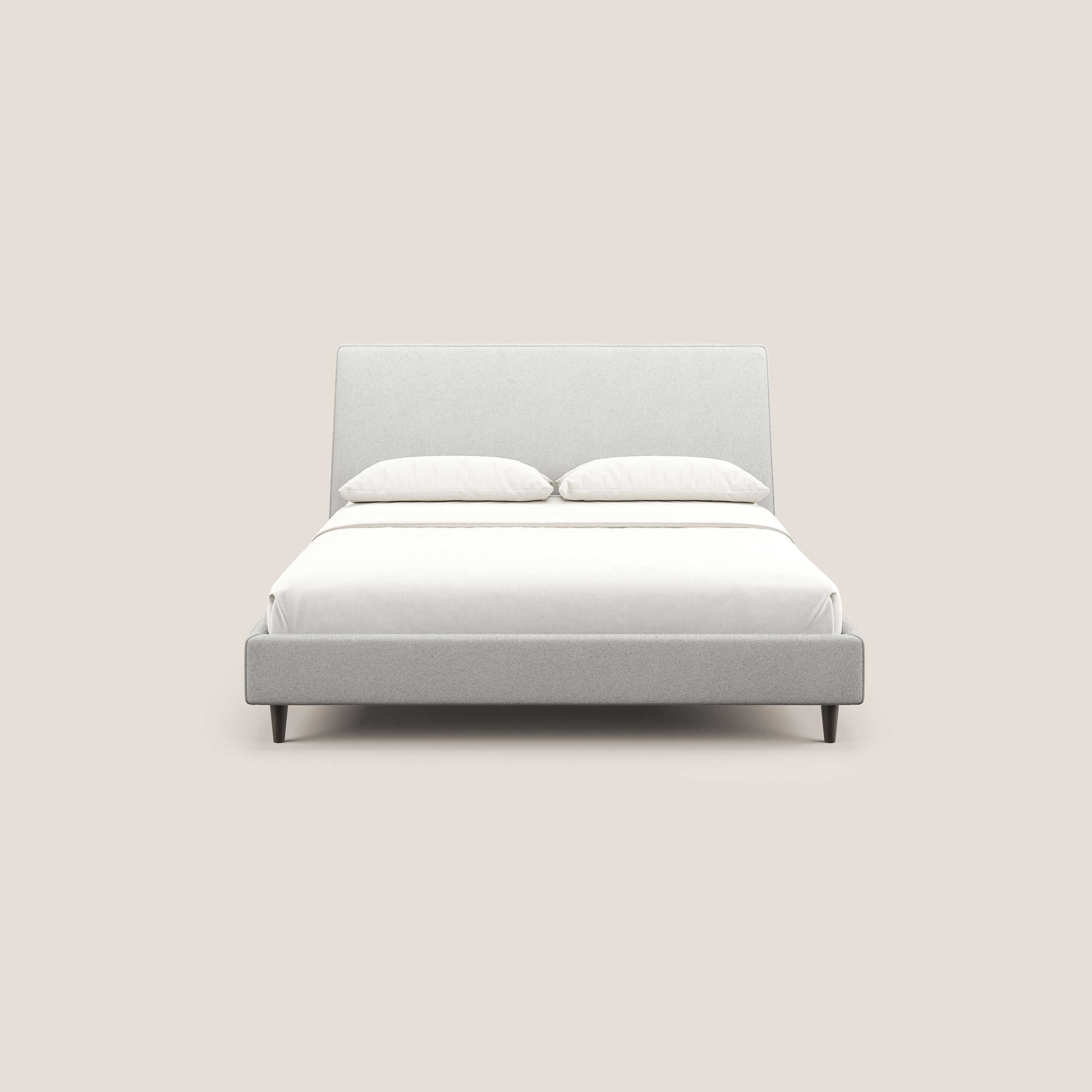 Dorotea letto imbottito con piedi in legno in morbido bouclé impermeabile T07 grigio - divani.store