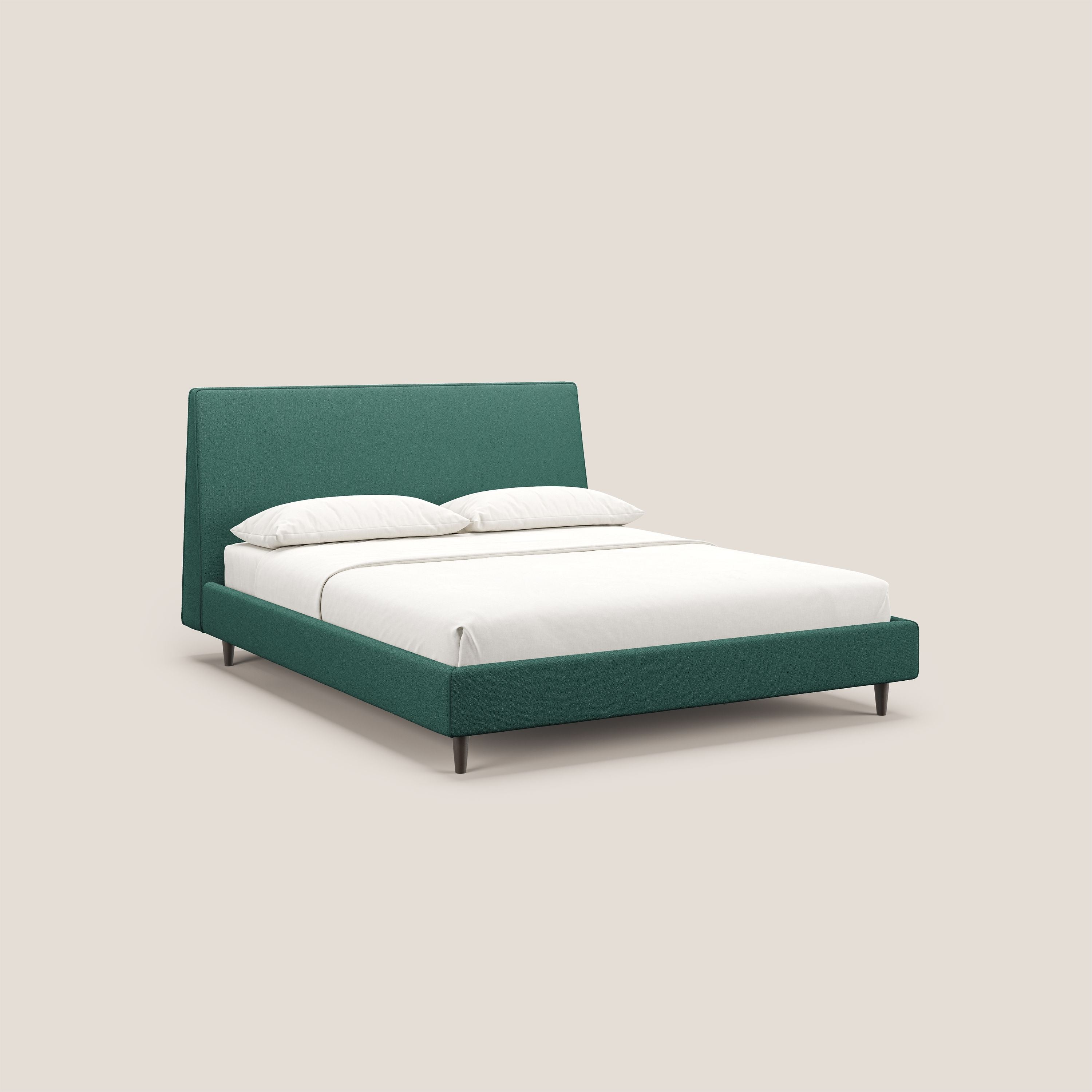 Dorotea letto imbottito con piedi in legno in morbido bouclé impermeabile T07 verde - divani.store