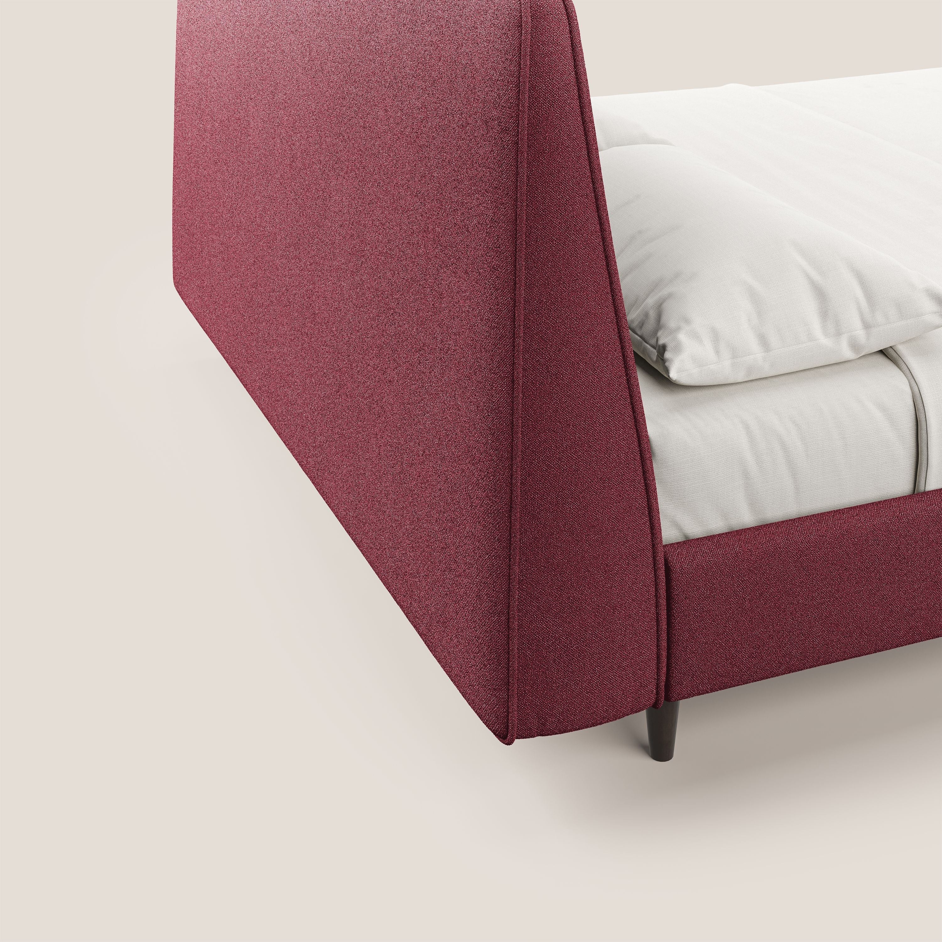 Dorotea letto imbottito con piedi in legno in morbido bouclé impermeabile T07 rosso - divani.store