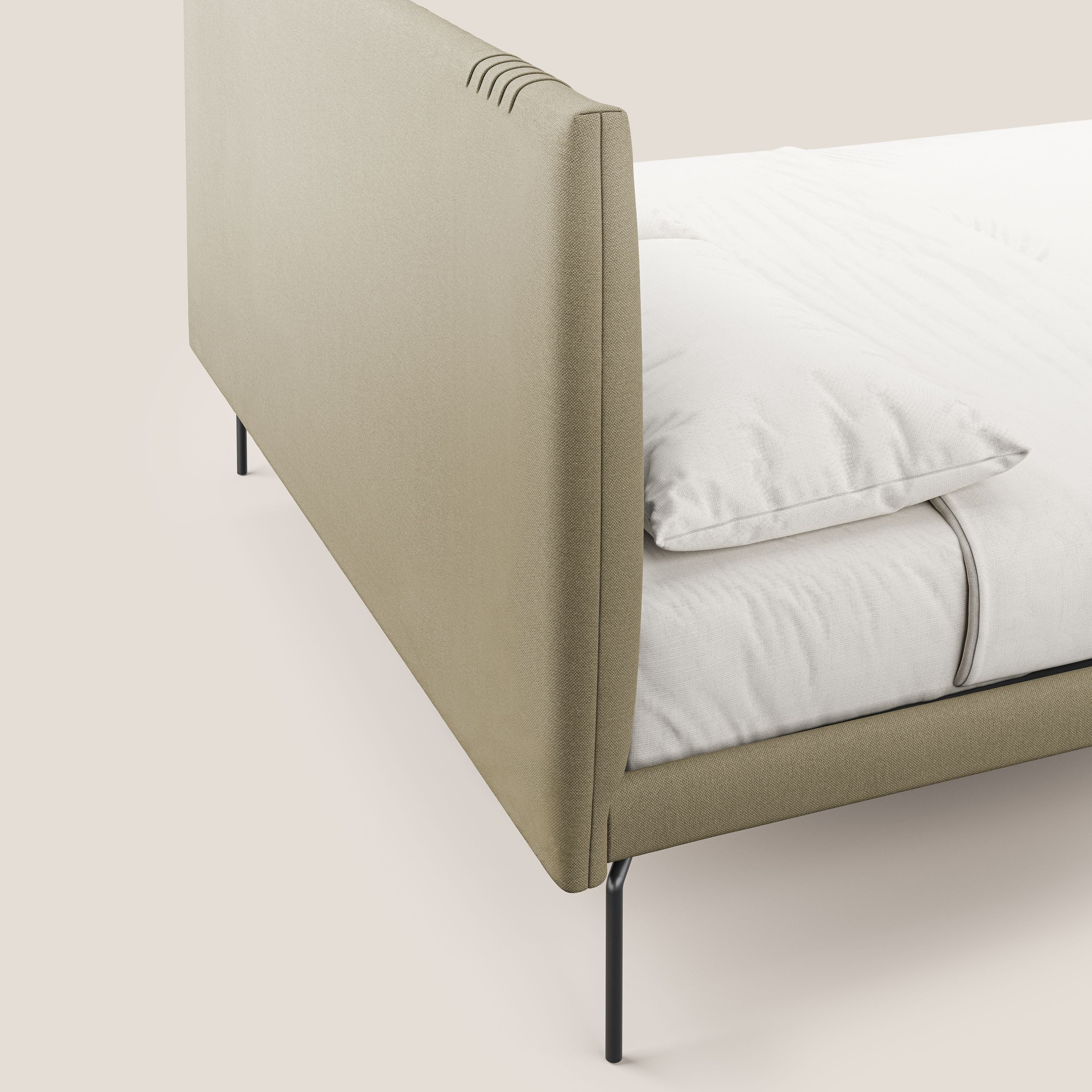 Finn letto imbottito con piedi alti in metallo in tessuto smacchiabile T05 cammello - divani.store