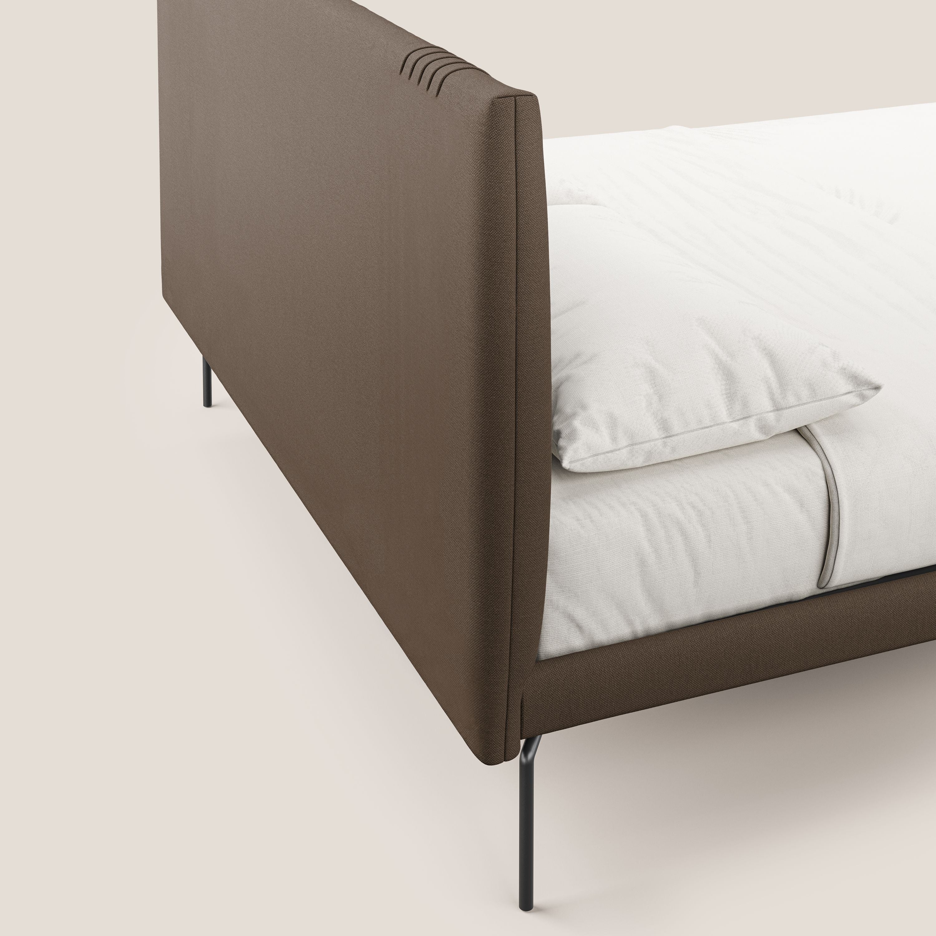 Finn letto imbottito con piedi alti in metallo in tessuto smacchiabile T05 marrone - divani.store