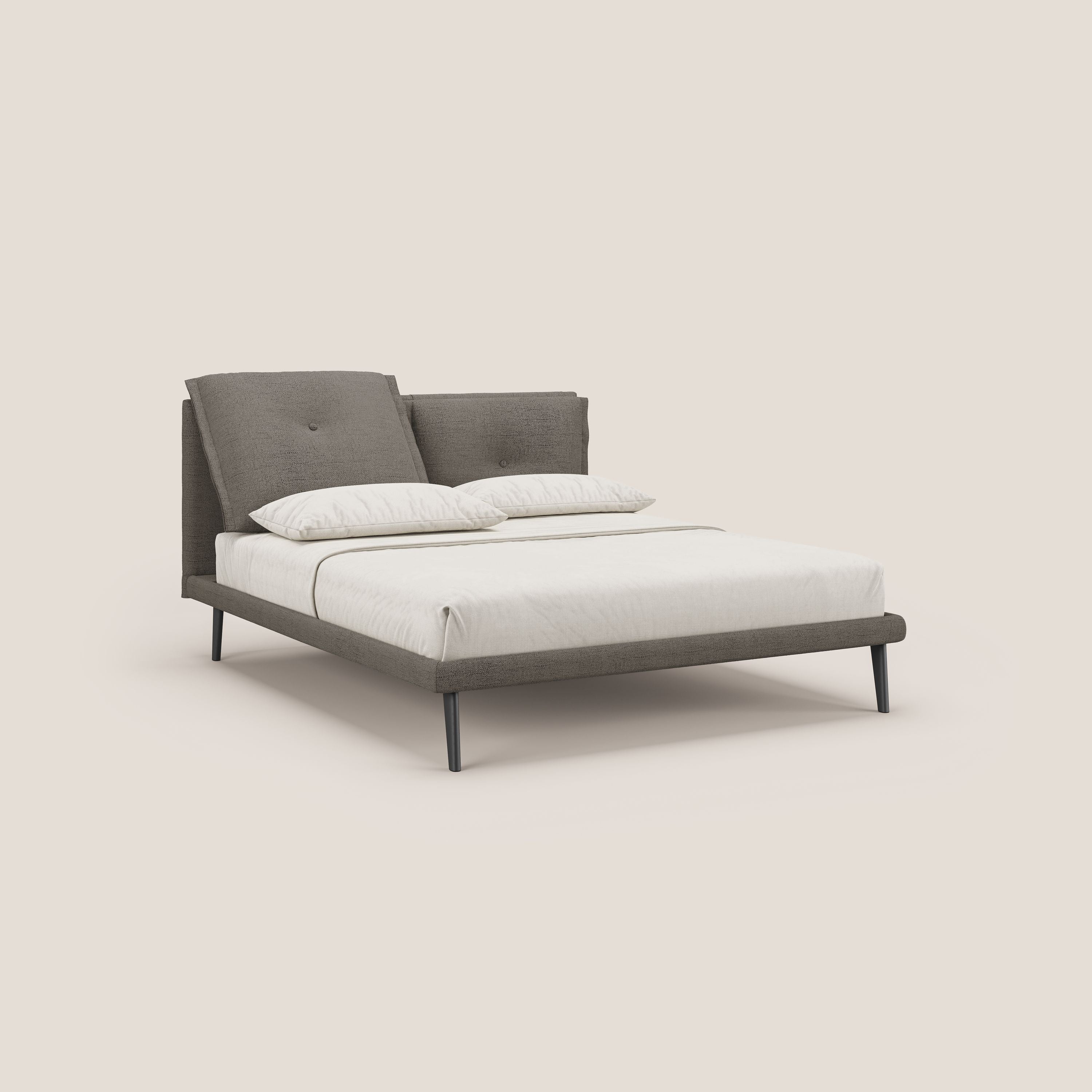 Ibuki letto con cuscini trapuntati regolabili e piedi in mogano in tessuto fiammato impermeabile T03 talpa - divani.store