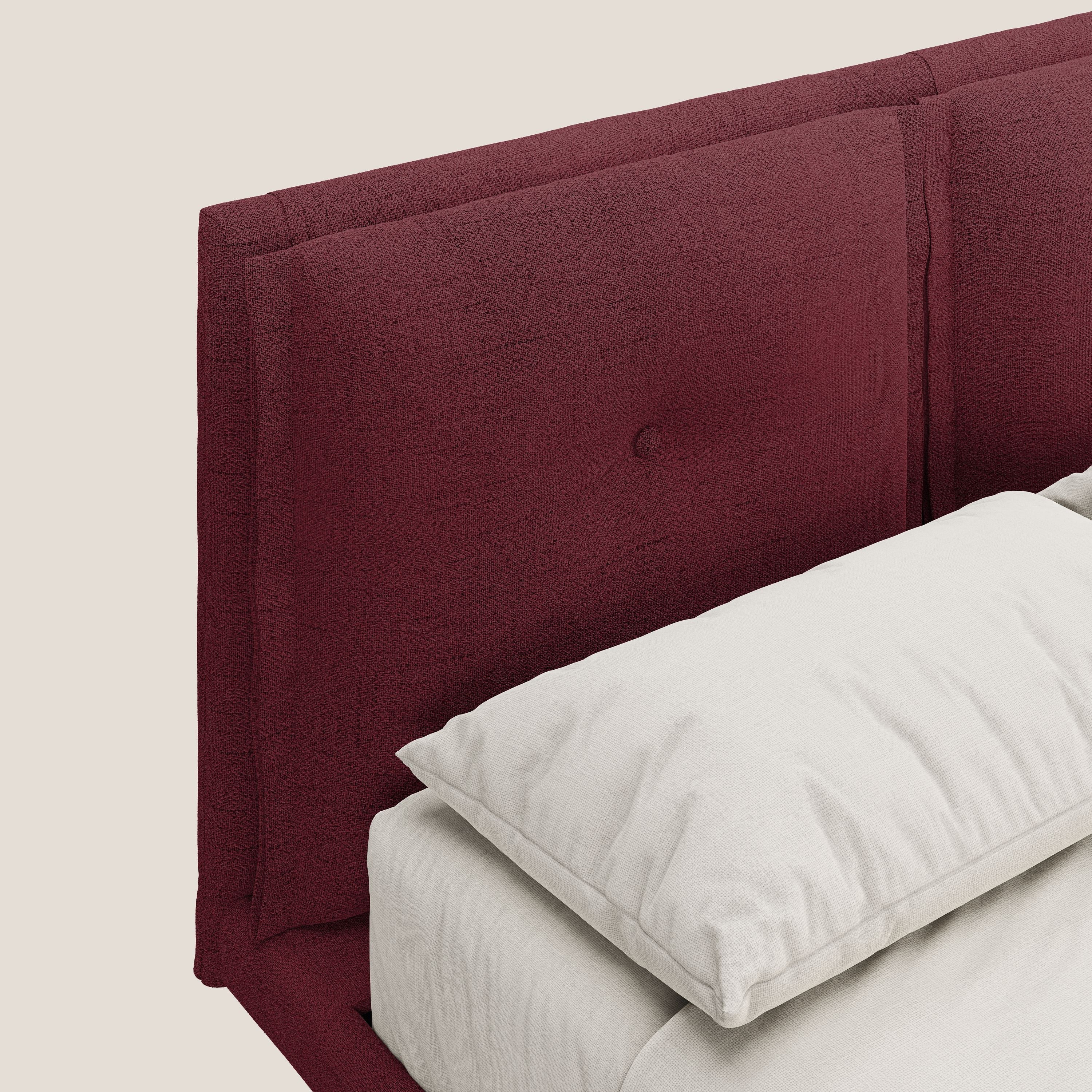 Ibuki letto con cuscini trapuntati regolabili e piedi in mogano in tessuto fiammato impermeabile T03 rosso - divani.store