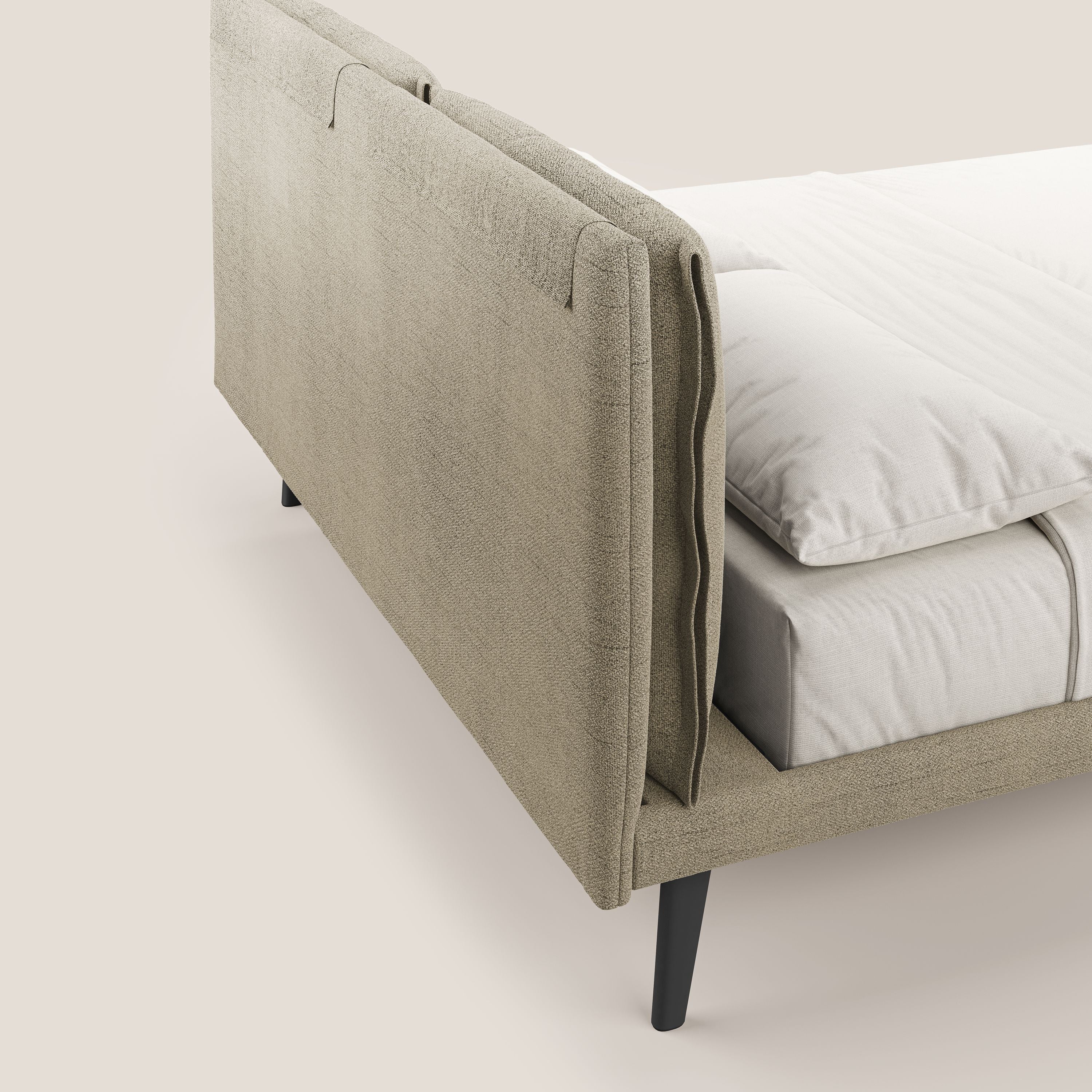 Ibuki letto con cuscini trapuntati regolabili e piedi in mogano in tessuto fiammato impermeabile T03 beige - divani.store