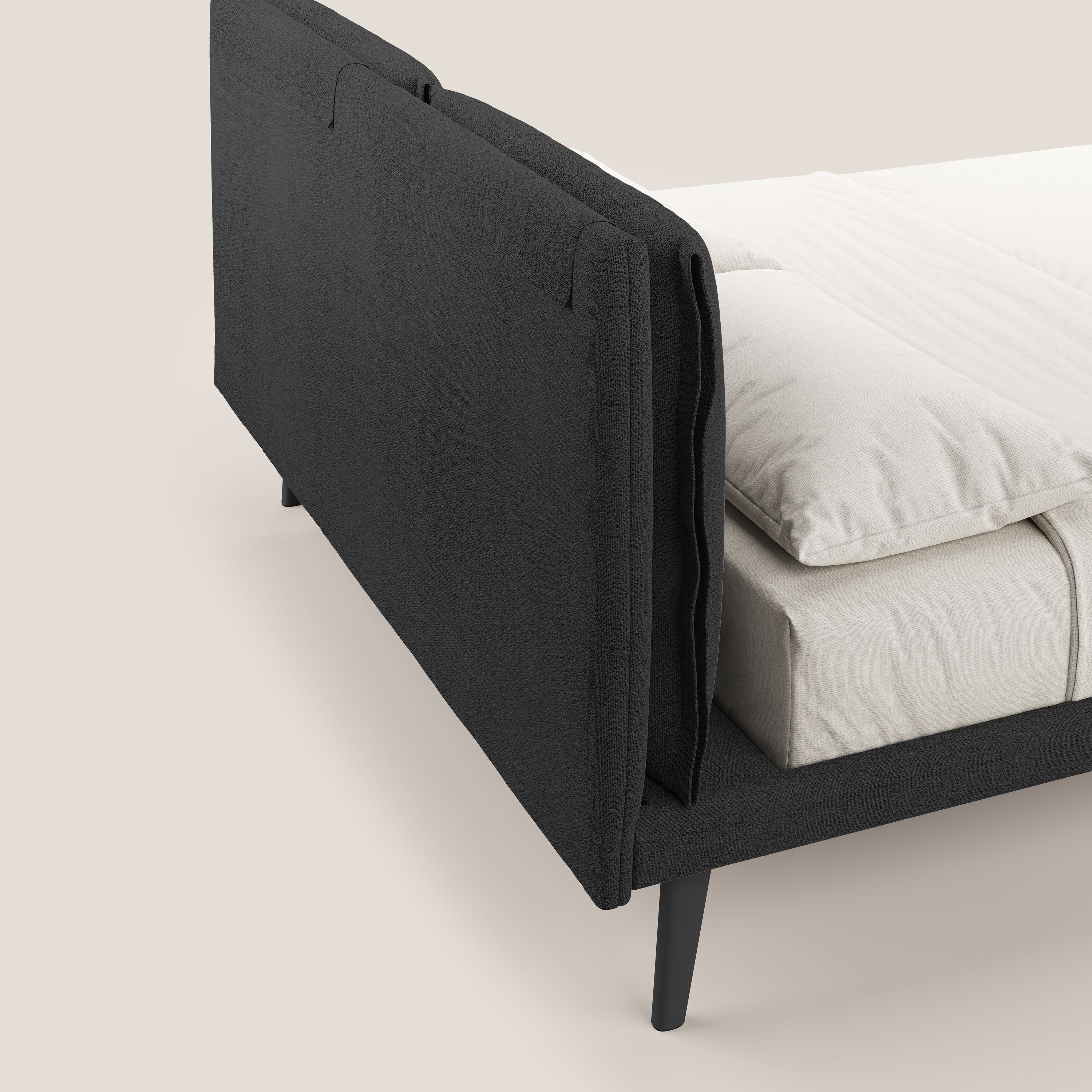 Ibuki letto con cuscini trapuntati regolabili e piedi in mogano in tessuto fiammato impermeabile T03 antracite - divani.store