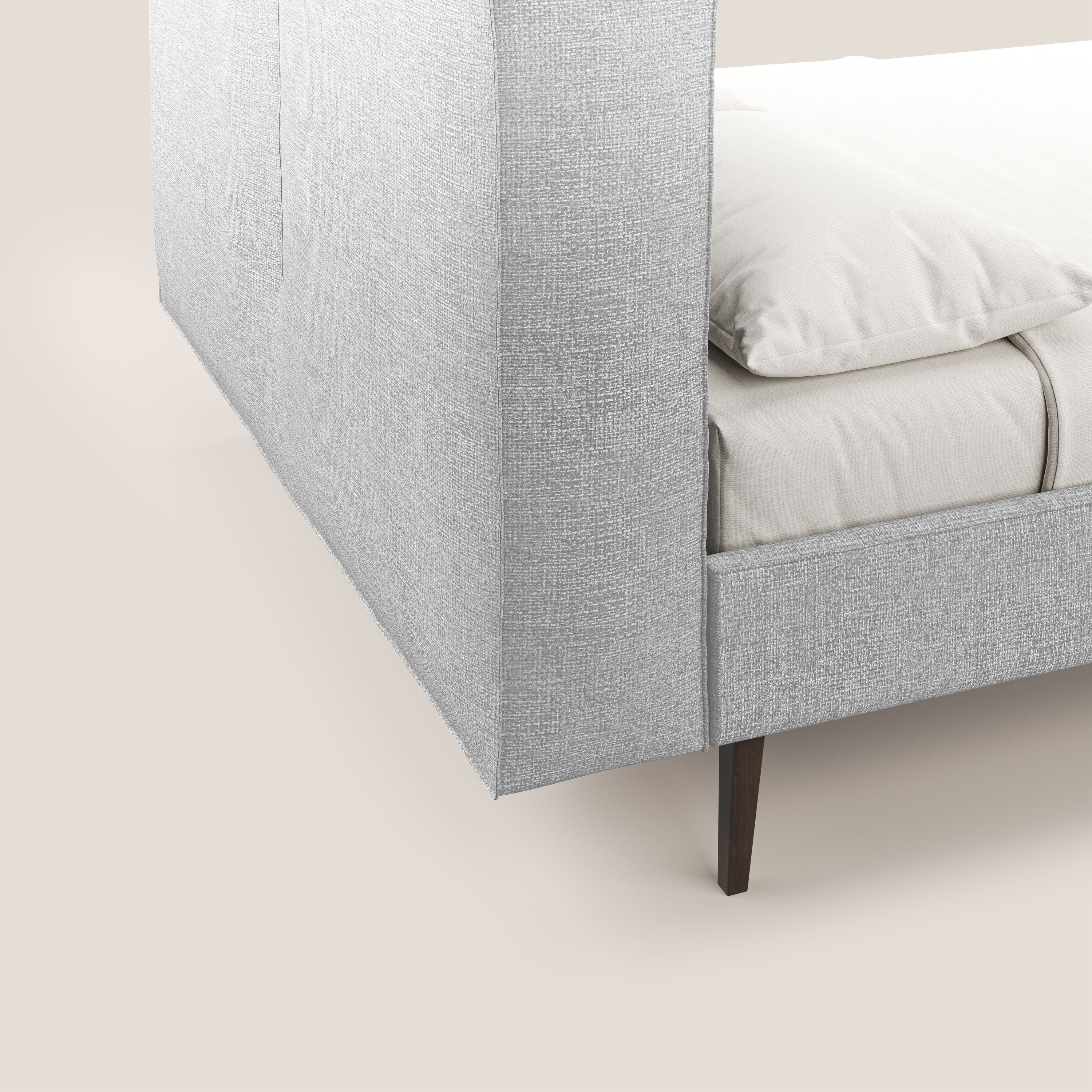 Isotta letto imbottito completamente sfoderabile in morbido tessuti impermeabile T10 grigio chiaro - divani.store