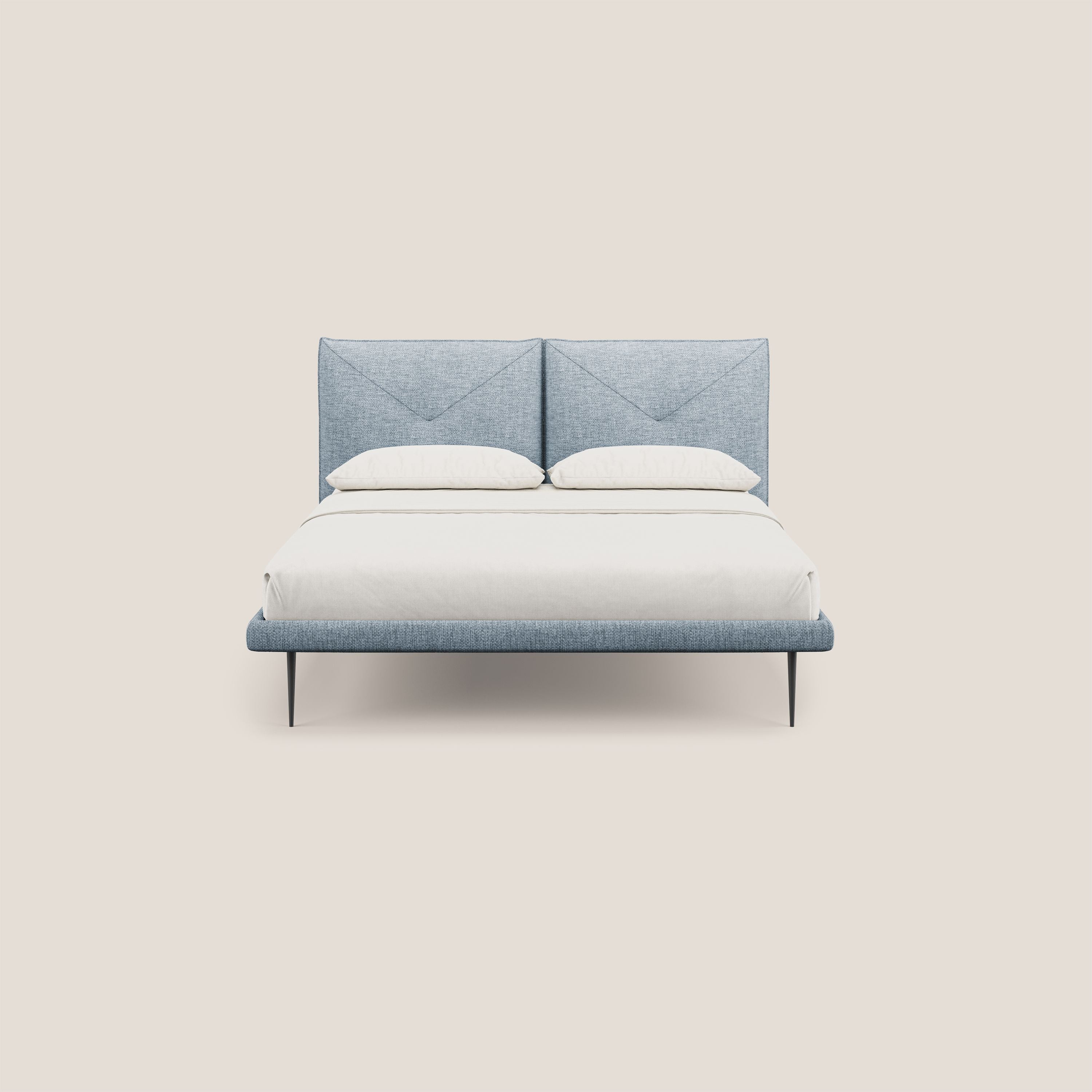 Jolie letto a doppio pannello con piedi alti in metallo in tessuto smacchiabile T18 azzurro - divani.store