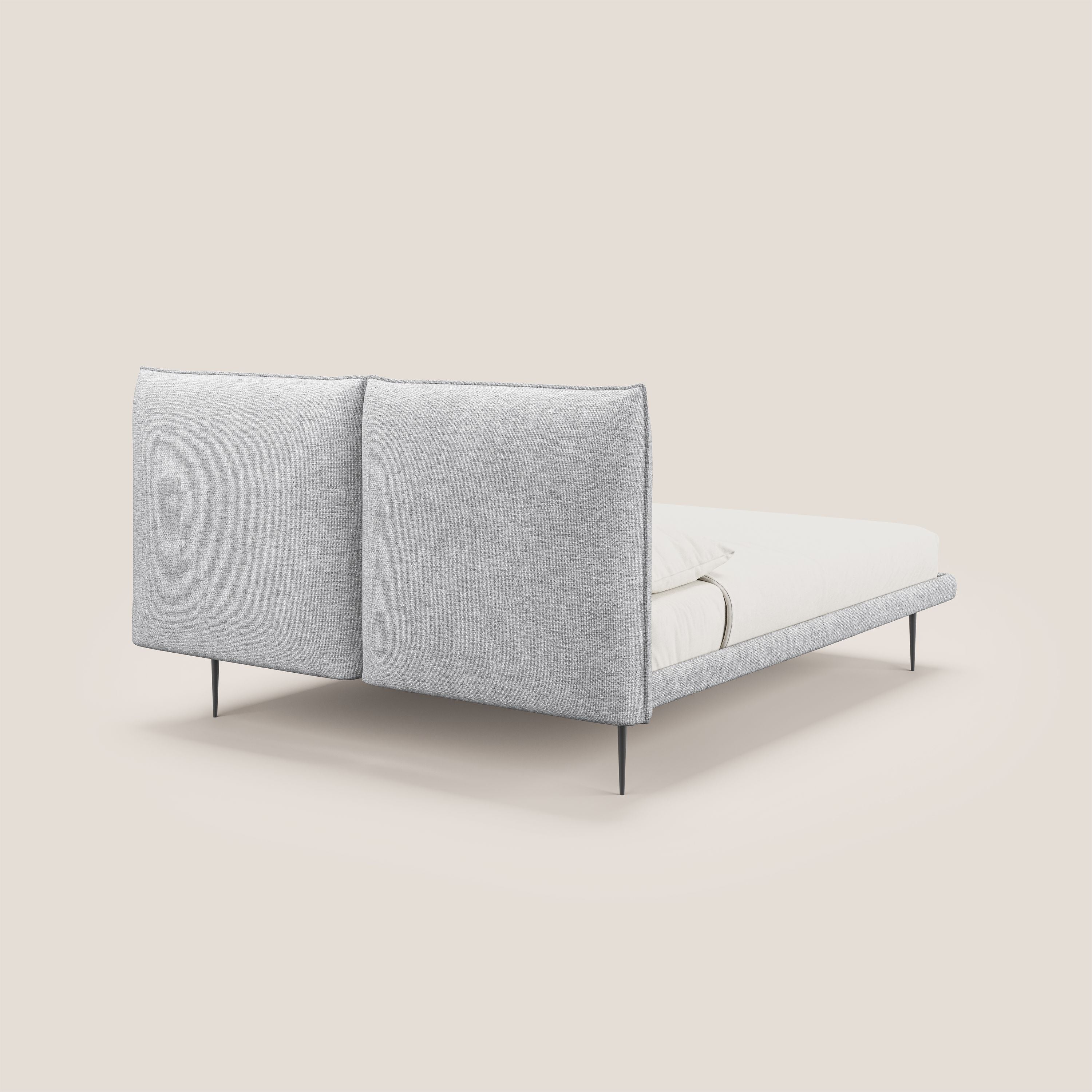 Jolie letto a doppio pannello con piedi alti in metallo in tessuto smacchiabile T18 grigio - divani.store