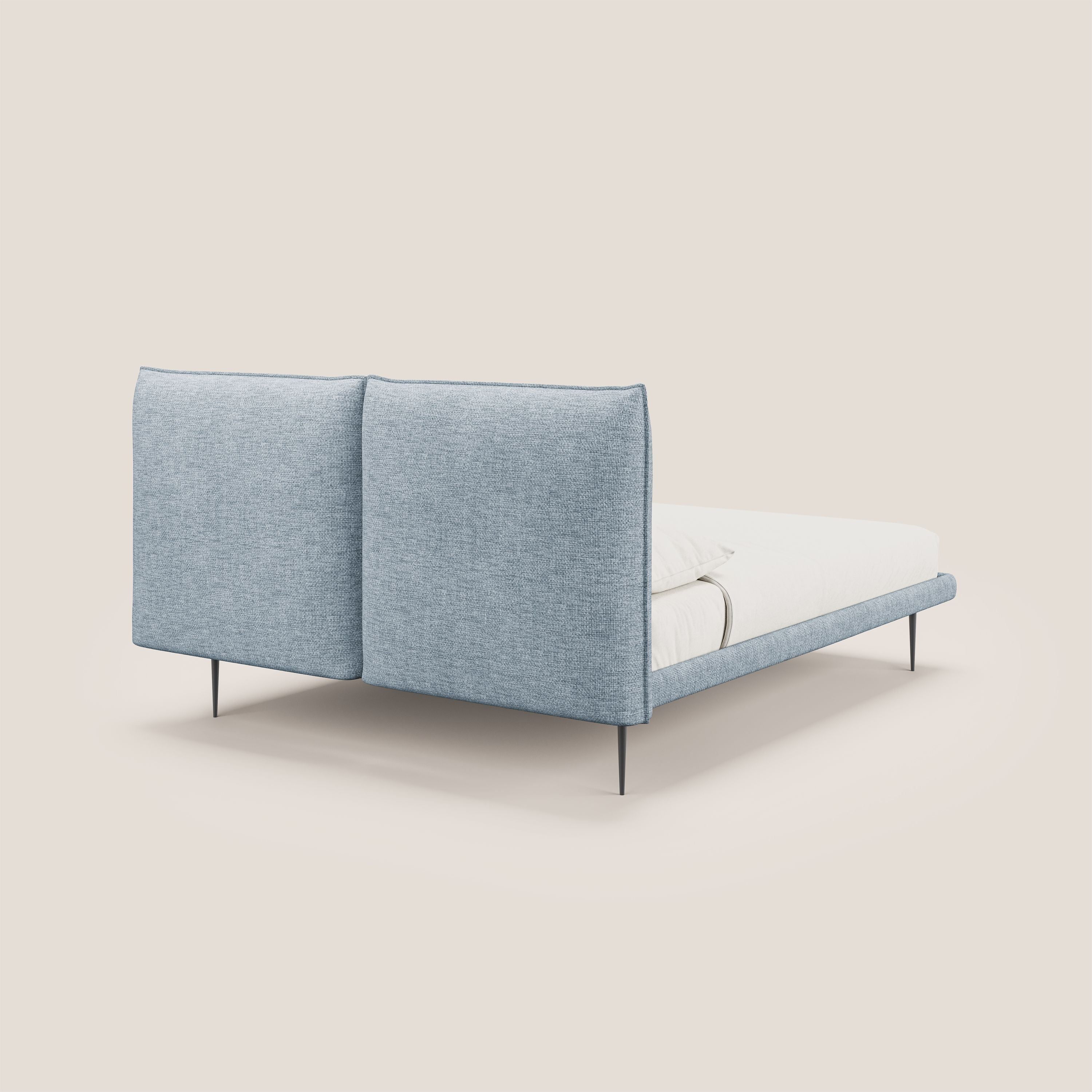 Jolie letto a doppio pannello con piedi alti in metallo in tessuto smacchiabile T18 azzurro - divani.store