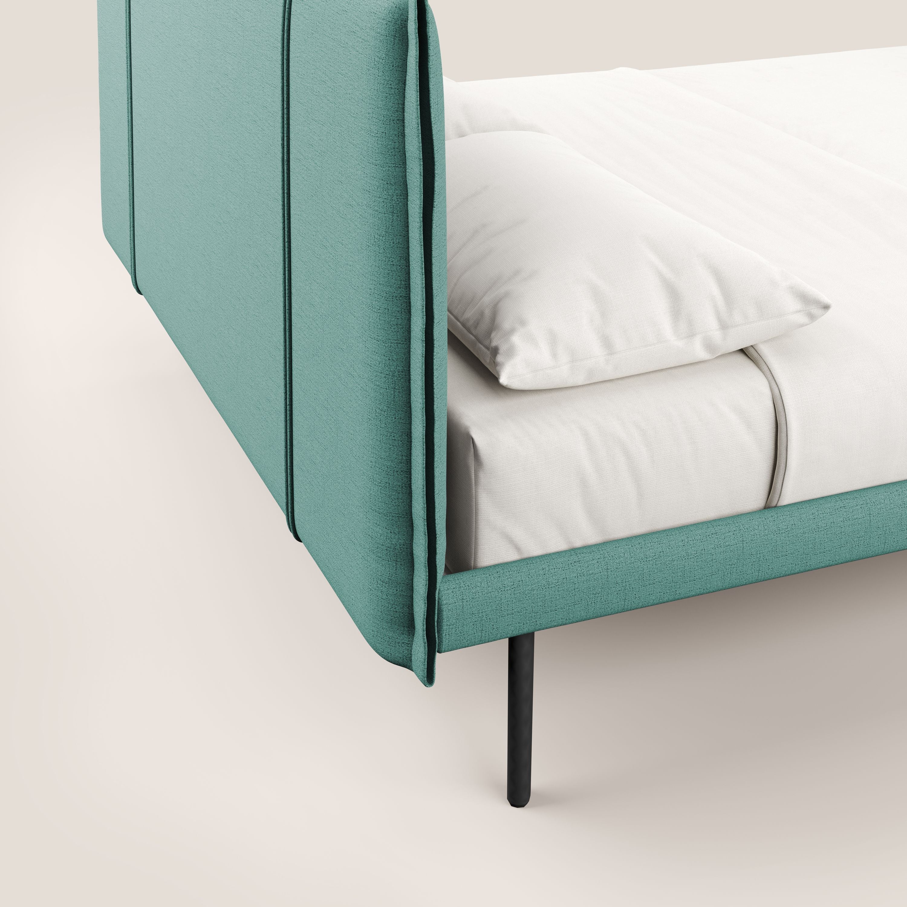 Klaus LETTO moderno con piedi in mogano e tessuto fiammato impermeabile T03 verde acqua - divani.store