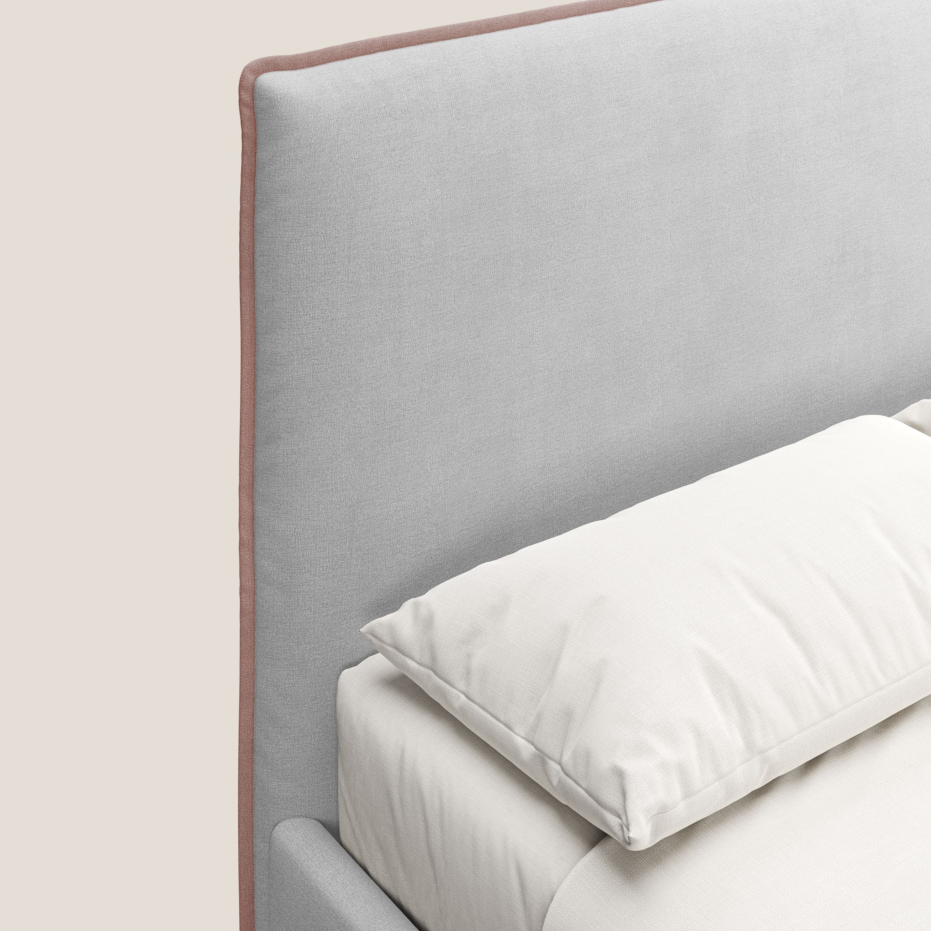 Leila letto imbottito con piedini legno in tessuto smacchiabile T17 grigio - rosa - divani.store