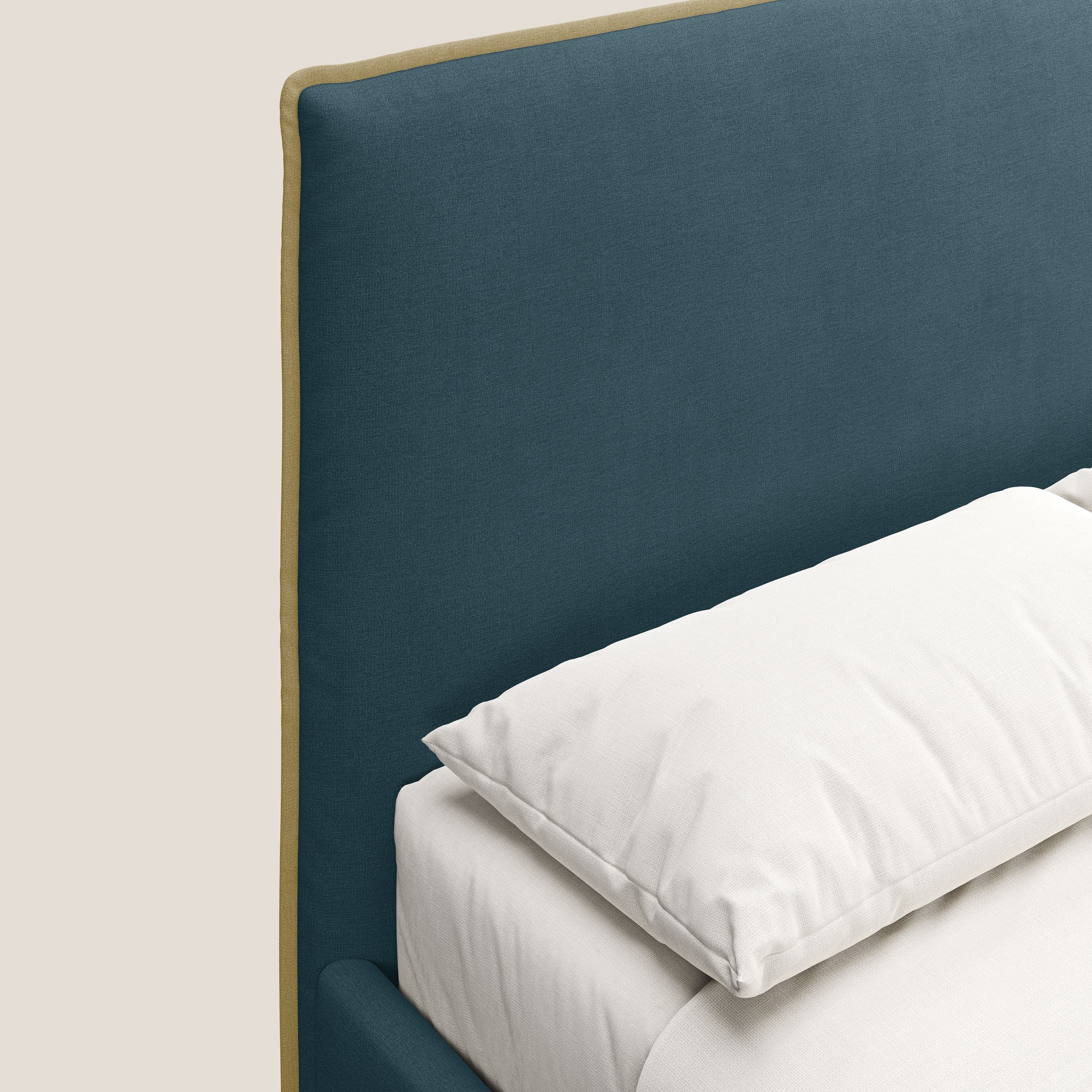 Leila letto imbottito con piedini legno in tessuto smacchiabile T17 petrolio - giallo - divani.store