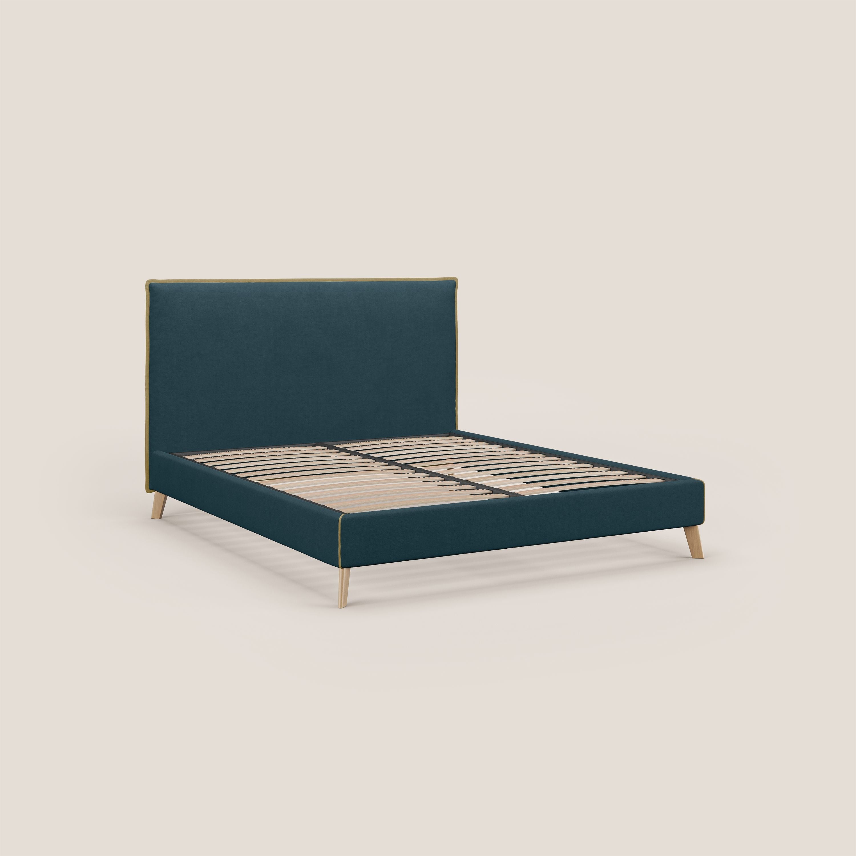 Leila letto imbottito con piedini legno in tessuto smacchiabile T17 petrolio - giallo - divani.store