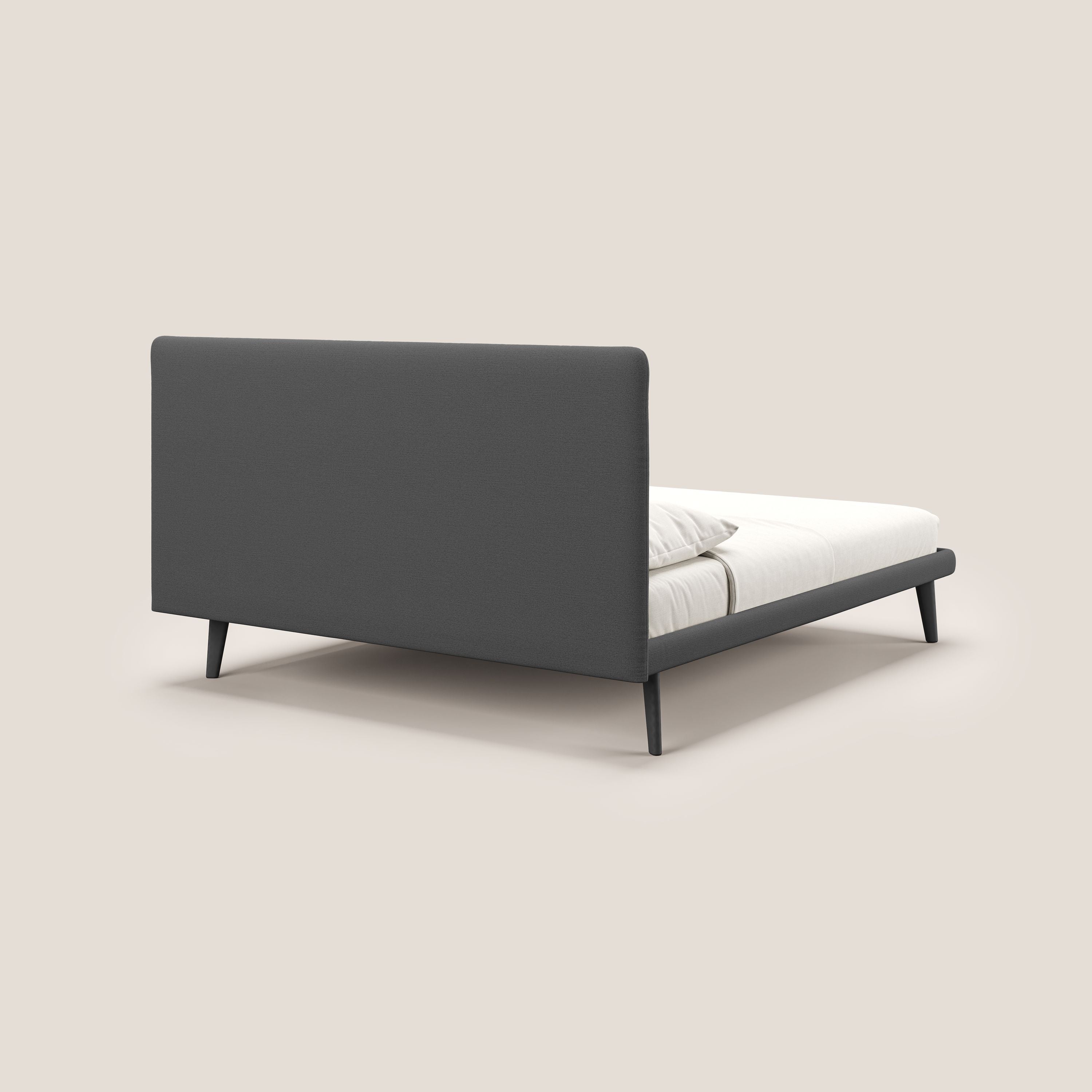 Noel letto minimal scandinavo con piedi in mogano e tessuto fiammato impermeabile T19 antracite - divani.store