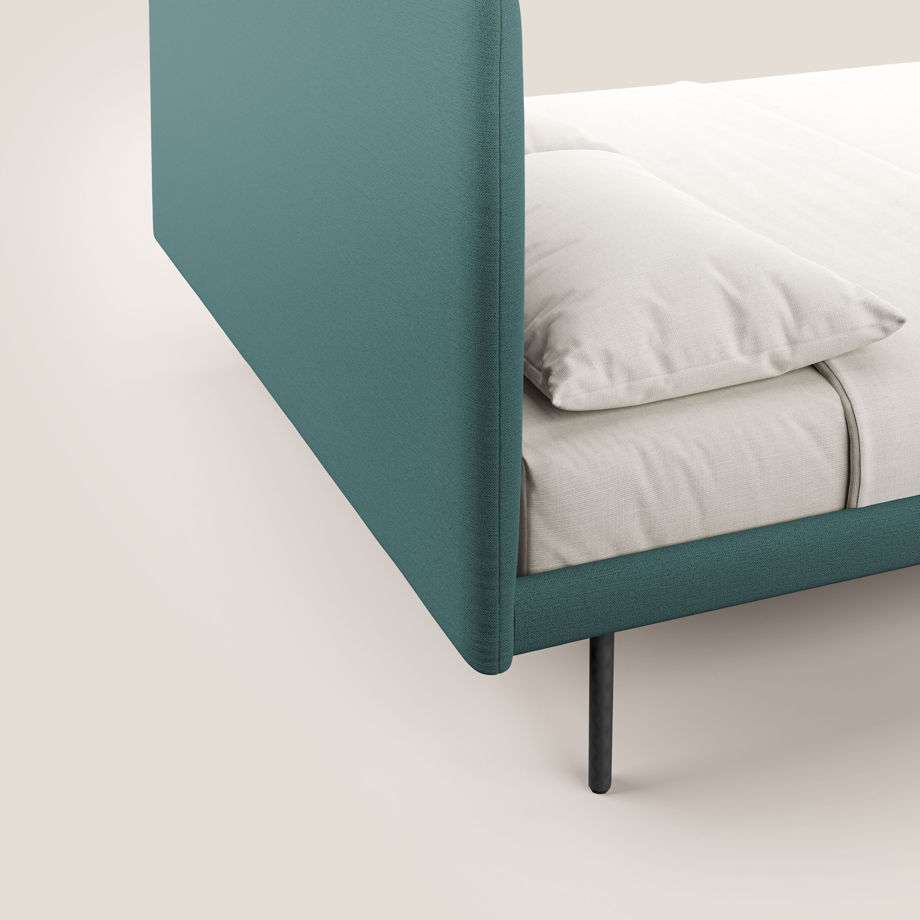 Noel letto minimal scandinavo con piedi in mogano e tessuto fiammato impermeabile T19 petrolio - divani.store