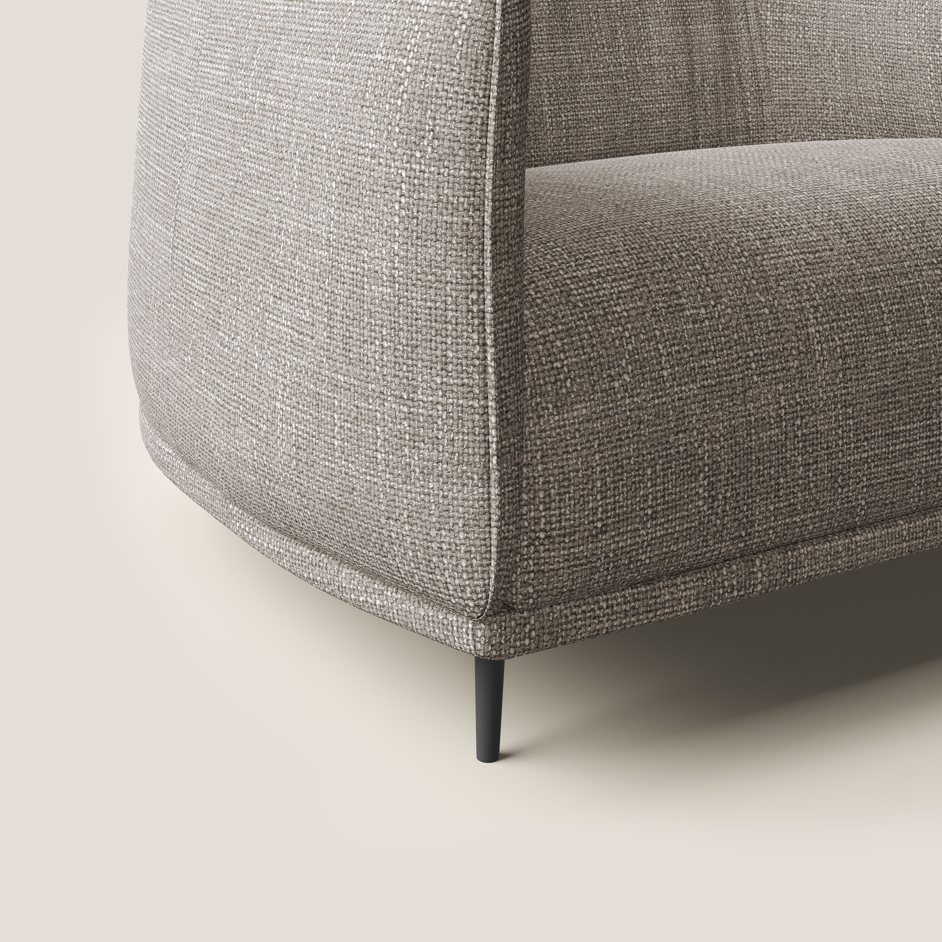 Zelda Poltroncina dal design moderno in morbido tessuto impermeabile T06 tortora - divani.store