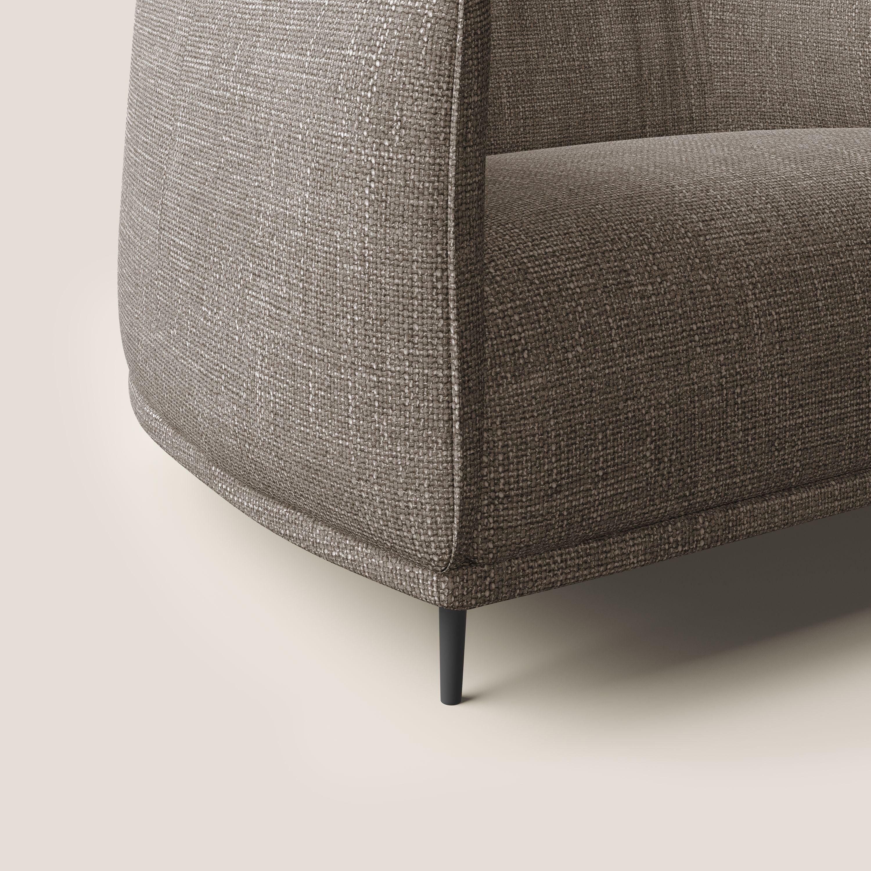 Zelda Poltroncina dal design moderno in morbido tessuto impermeabile T06 marrone - divani.store