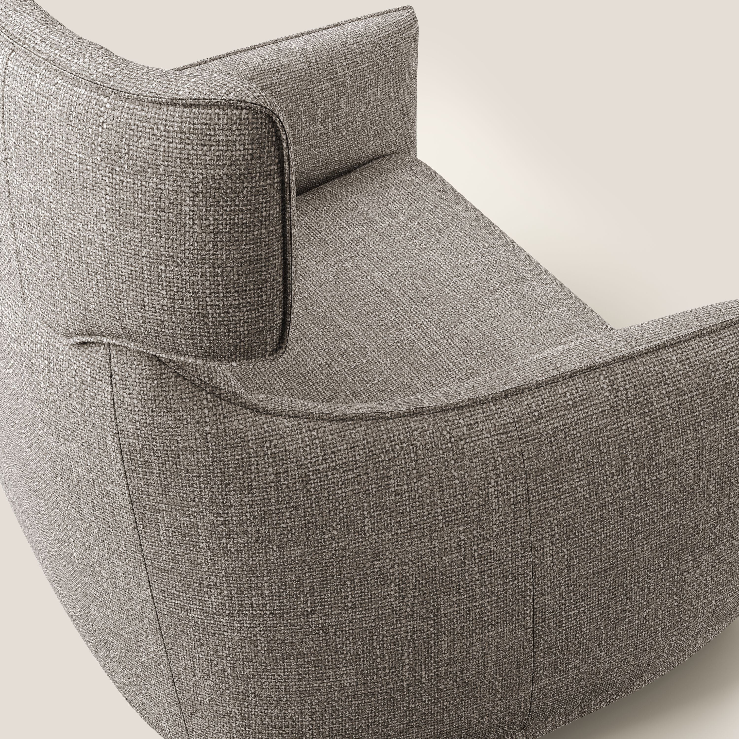 Zelda Poltroncina dal design moderno in morbido tessuto impermeabile T06 tortora - divani.store