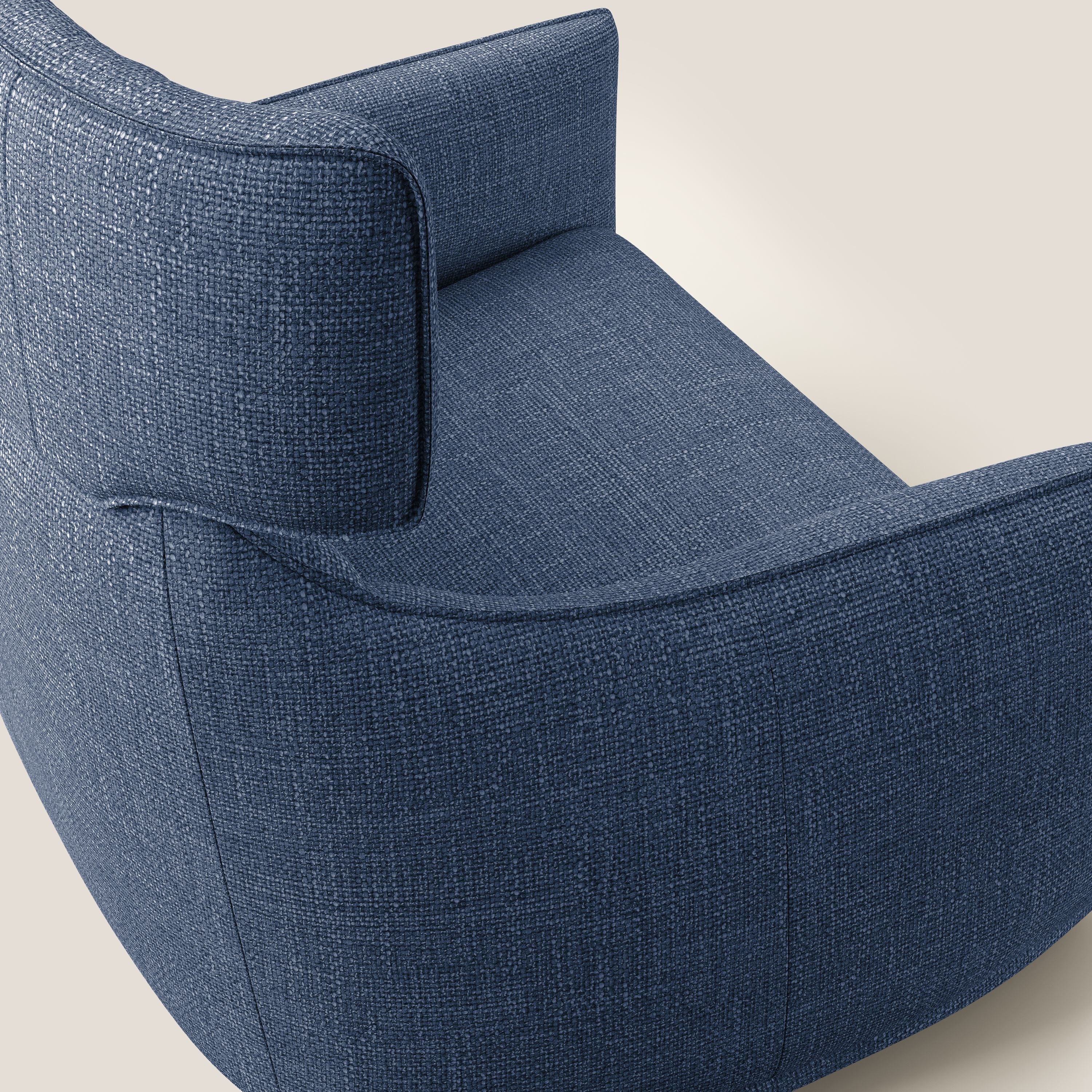 Zelda Poltroncina dal design moderno in morbido tessuto impermeabile T06 blu - divani.store