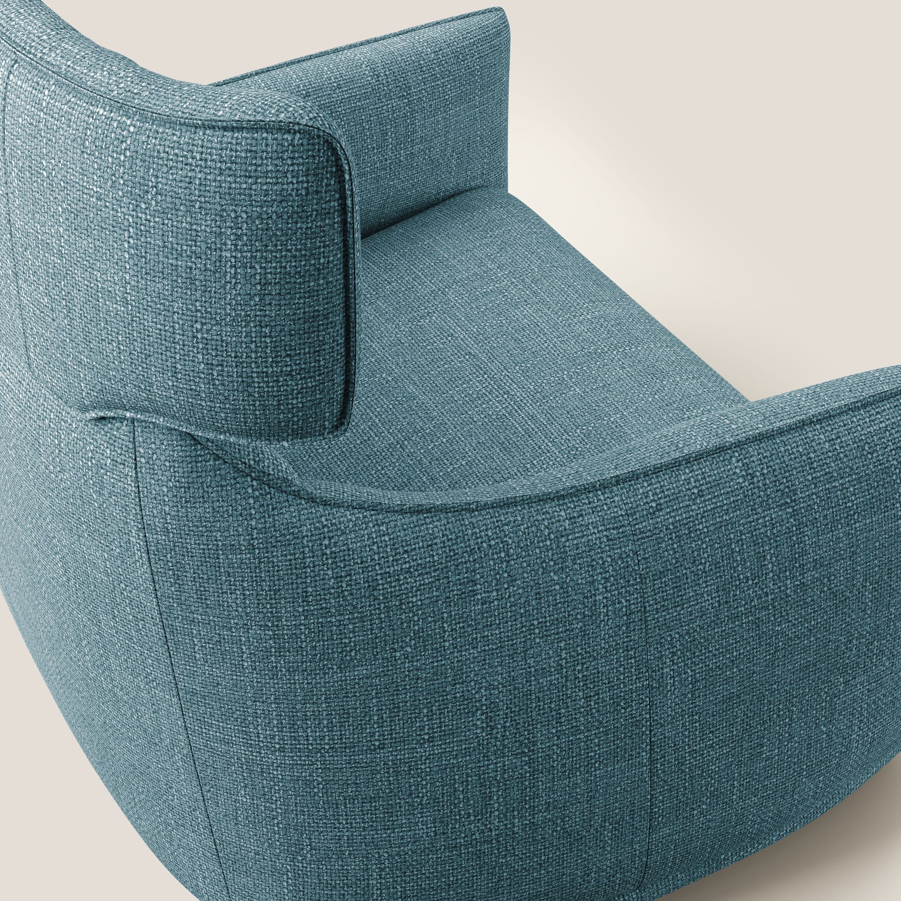 Zelda Poltroncina dal design moderno in morbido tessuto impermeabile T06 azzurro - divani.store