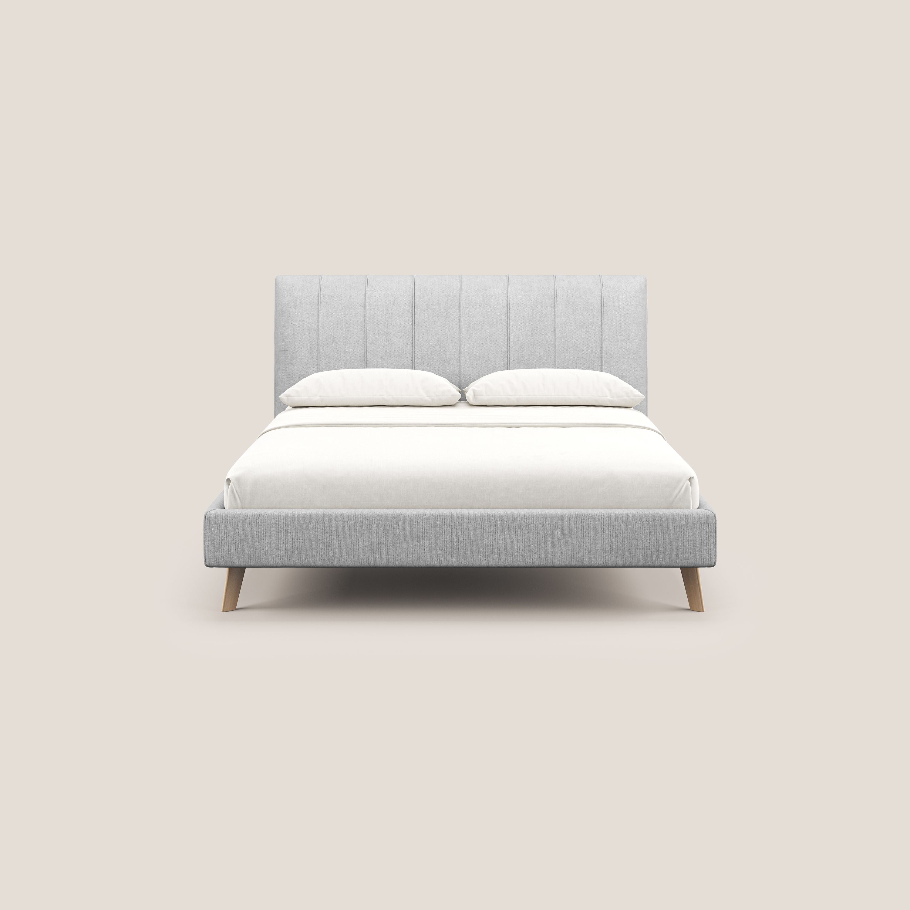 Selene letto imbottito con piedini naturali sfoderabile in tessuto impermeabile T02 grigio chiaro - divani.store