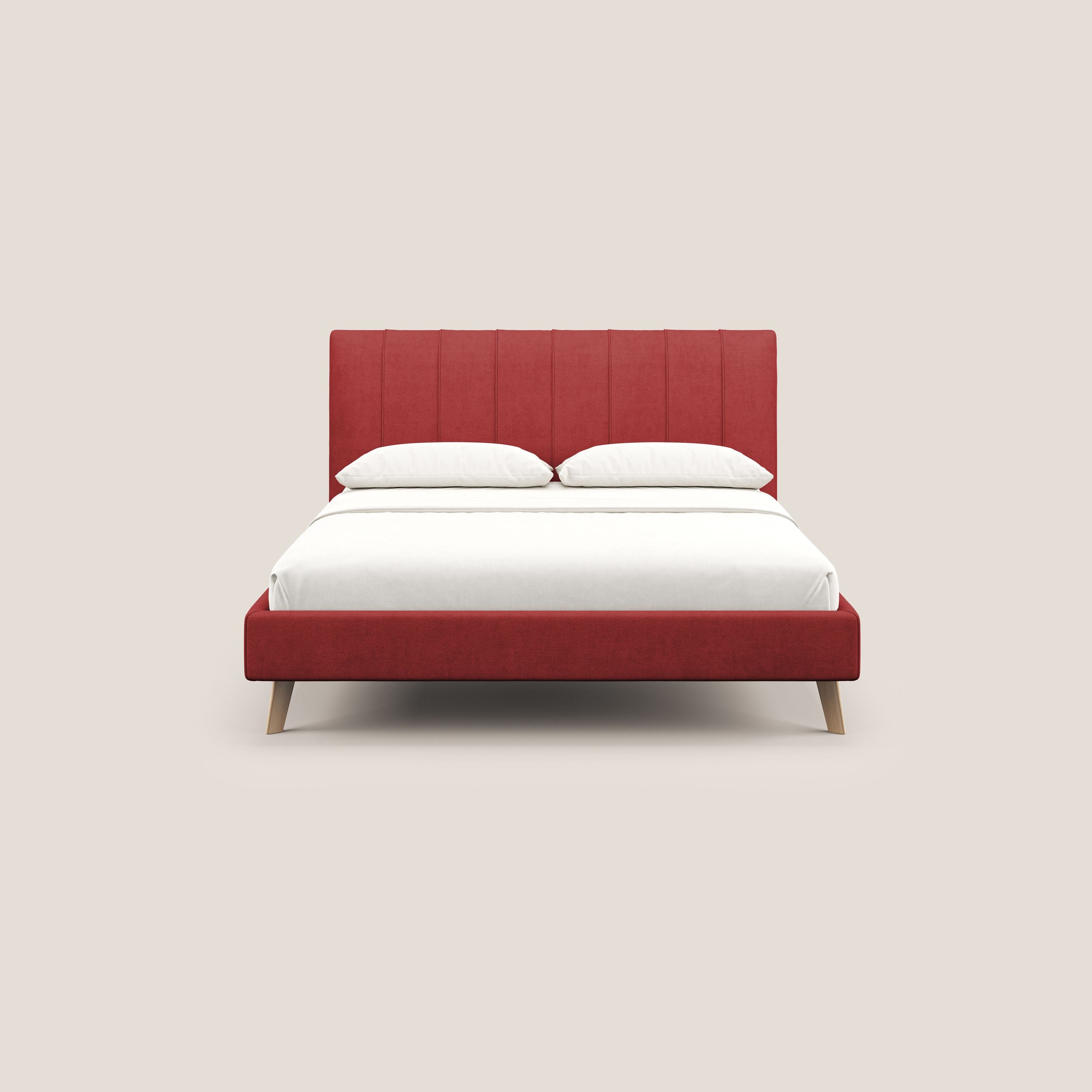 Selene letto imbottito con piedini naturali sfoderabile in tessuto impermeabile T02 rosso - divani.store