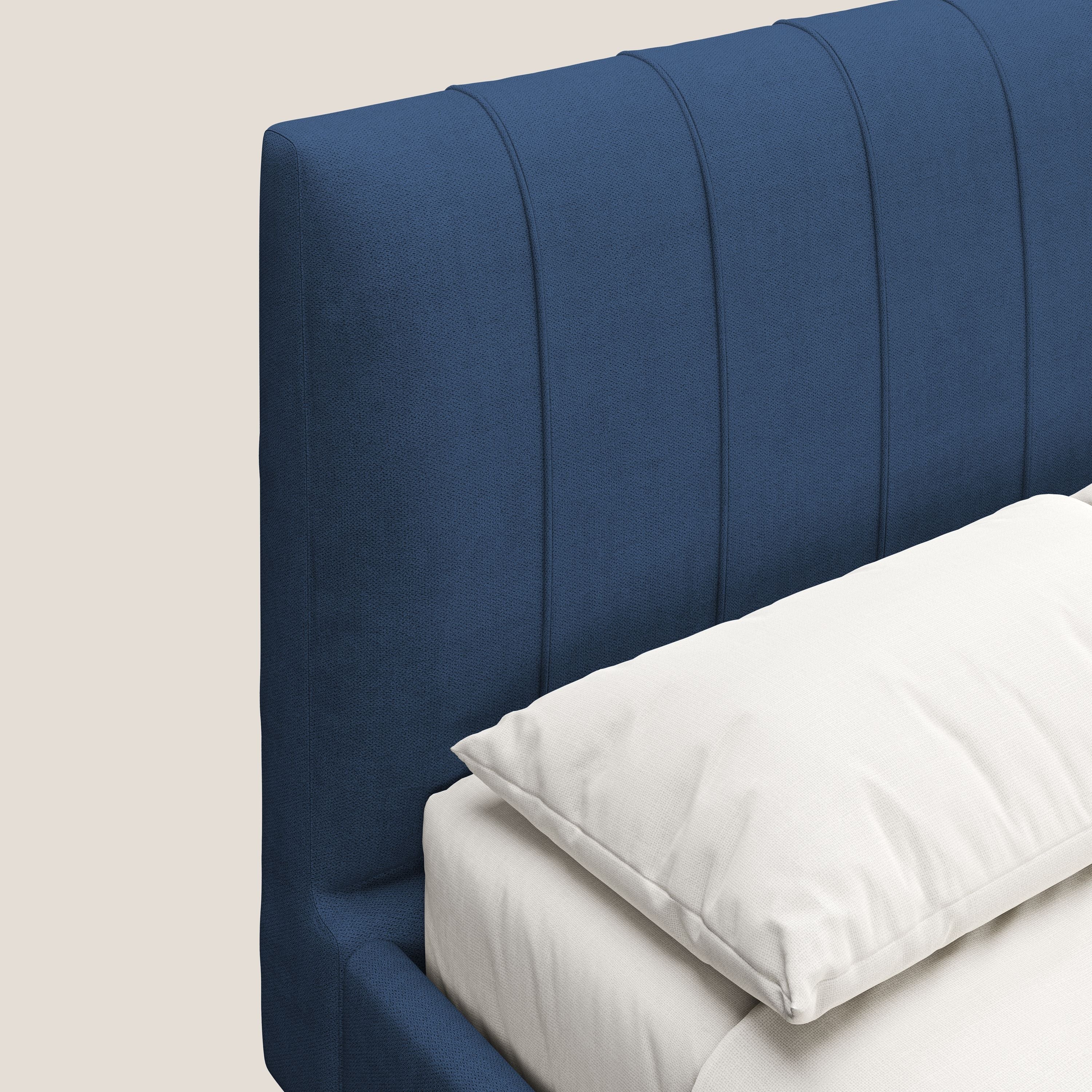 Selene letto imbottito con piedini naturali sfoderabile in tessuto impermeabile T02 blu - divani.store