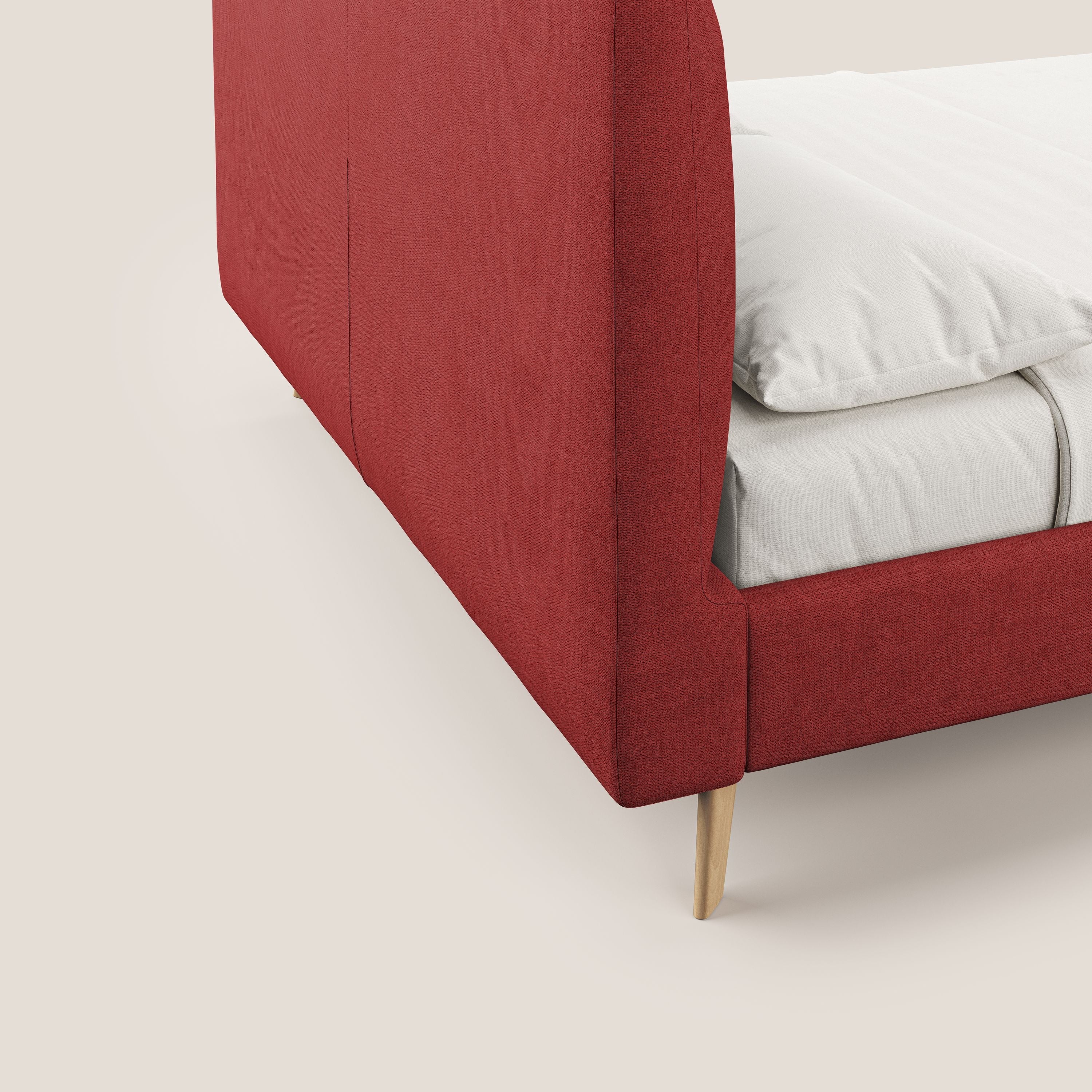 Selene letto imbottito con piedini naturali sfoderabile in tessuto impermeabile T02 rosso - divani.store