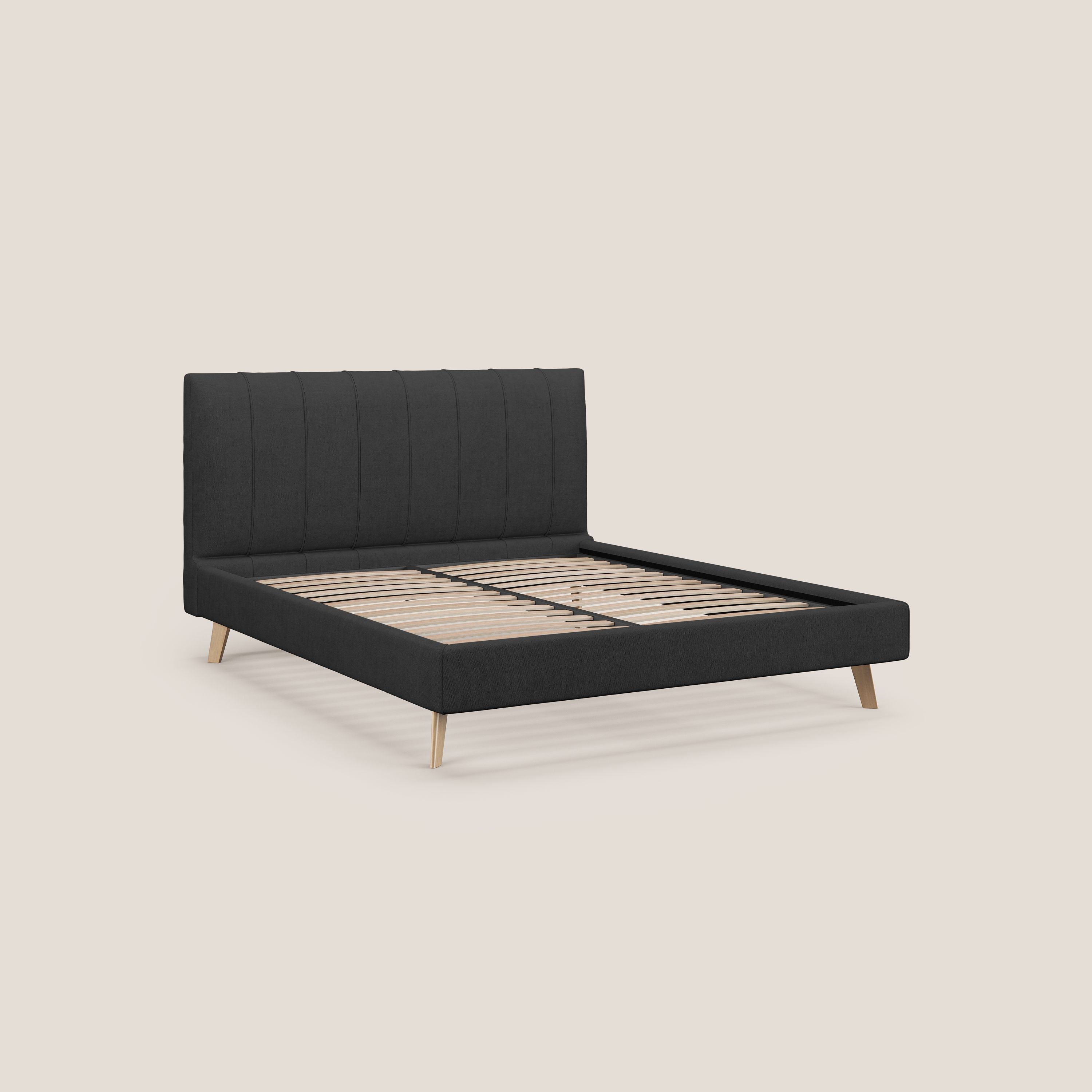 Selene letto imbottito con piedini naturali sfoderabile in tessuto impermeabile T02 nero - divani.store