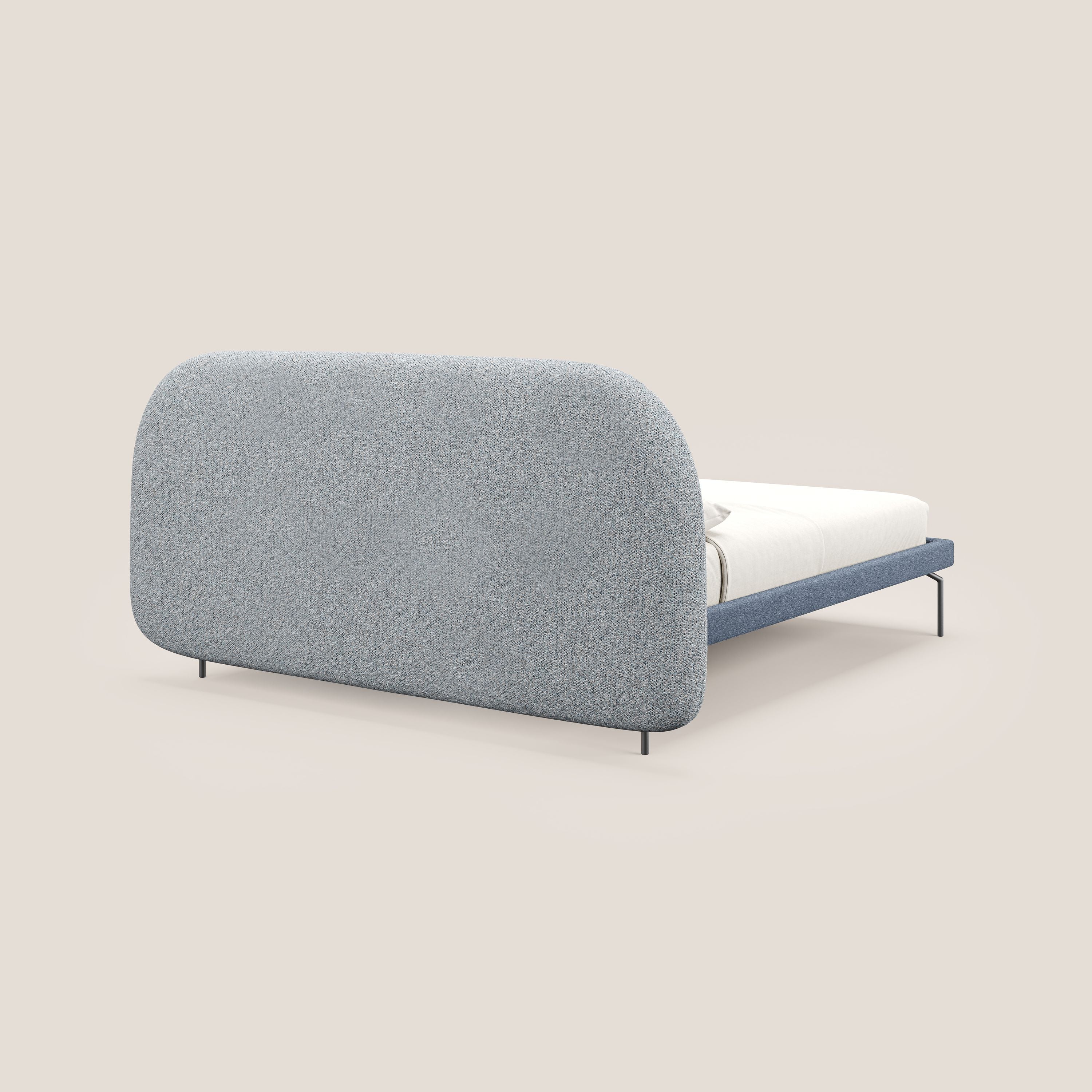 Soleil letto imbottito di design con piedi alti in metallo in bouclet smacchiabile T12 carta da zucchero - divani.store