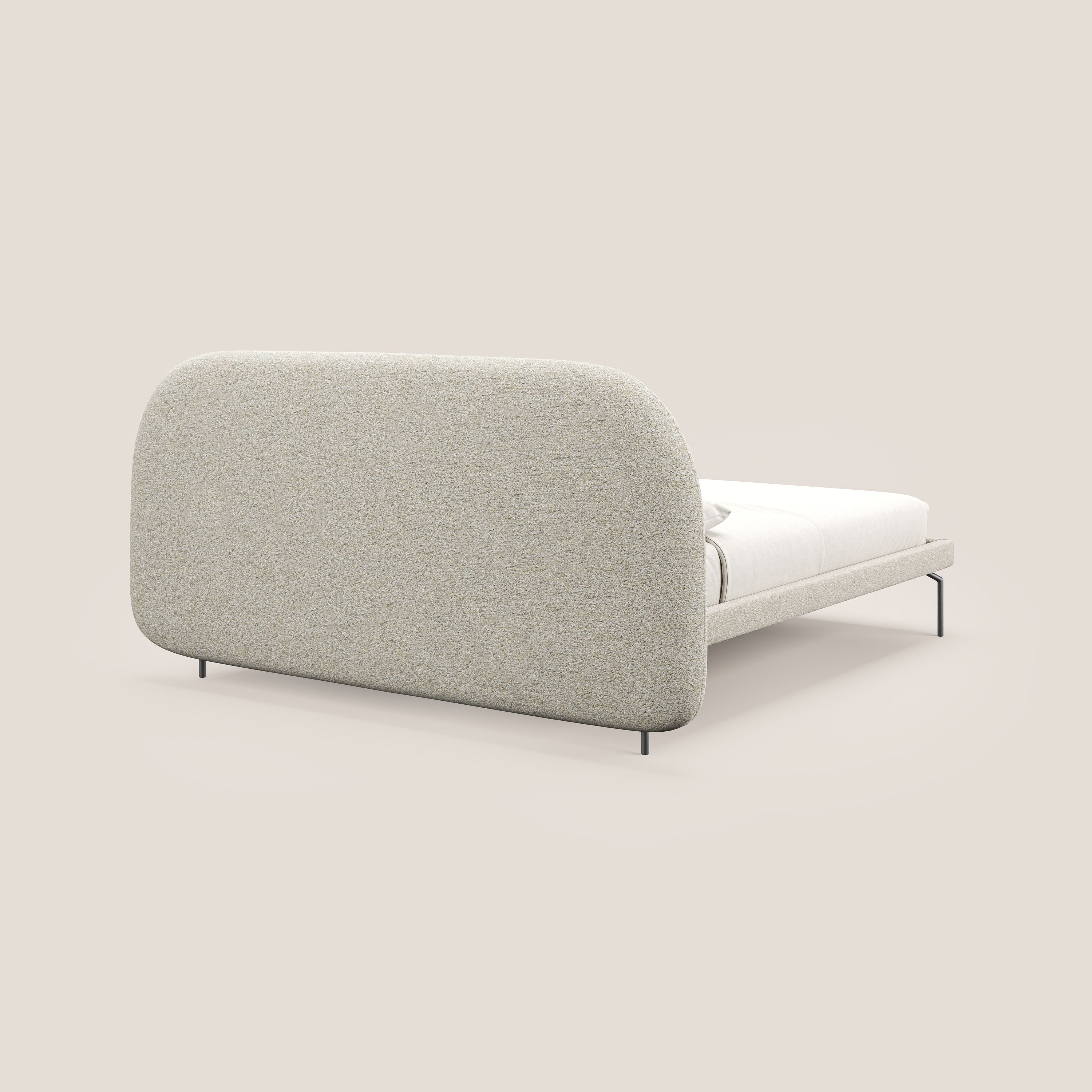 Soleil letto imbottito di design con piedi alti in metallo in bouclet smacchiabile T12 panna - divani.store