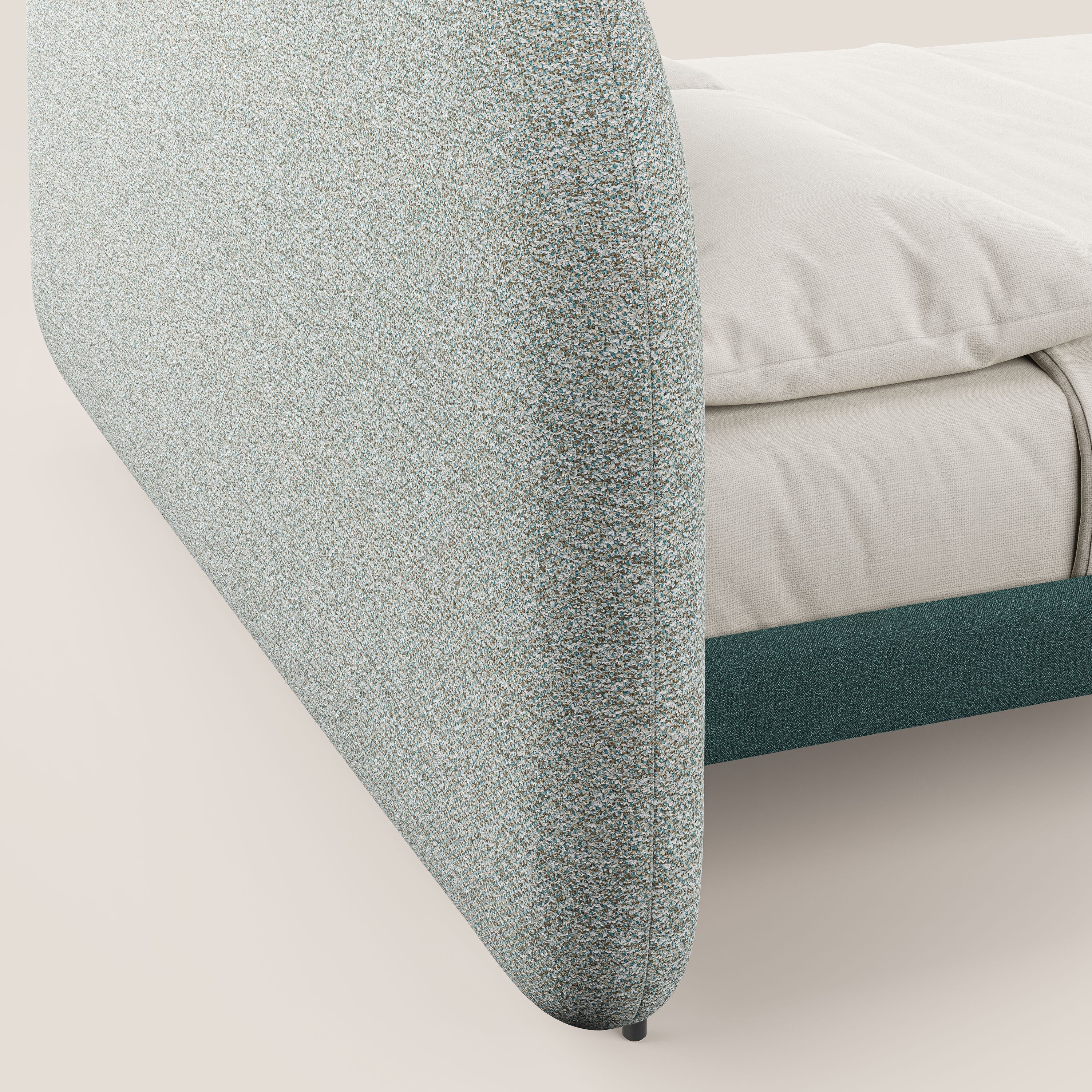 Soleil letto imbottito di design con piedi alti in metallo in bouclet smacchiabile T12 verde - divani.store