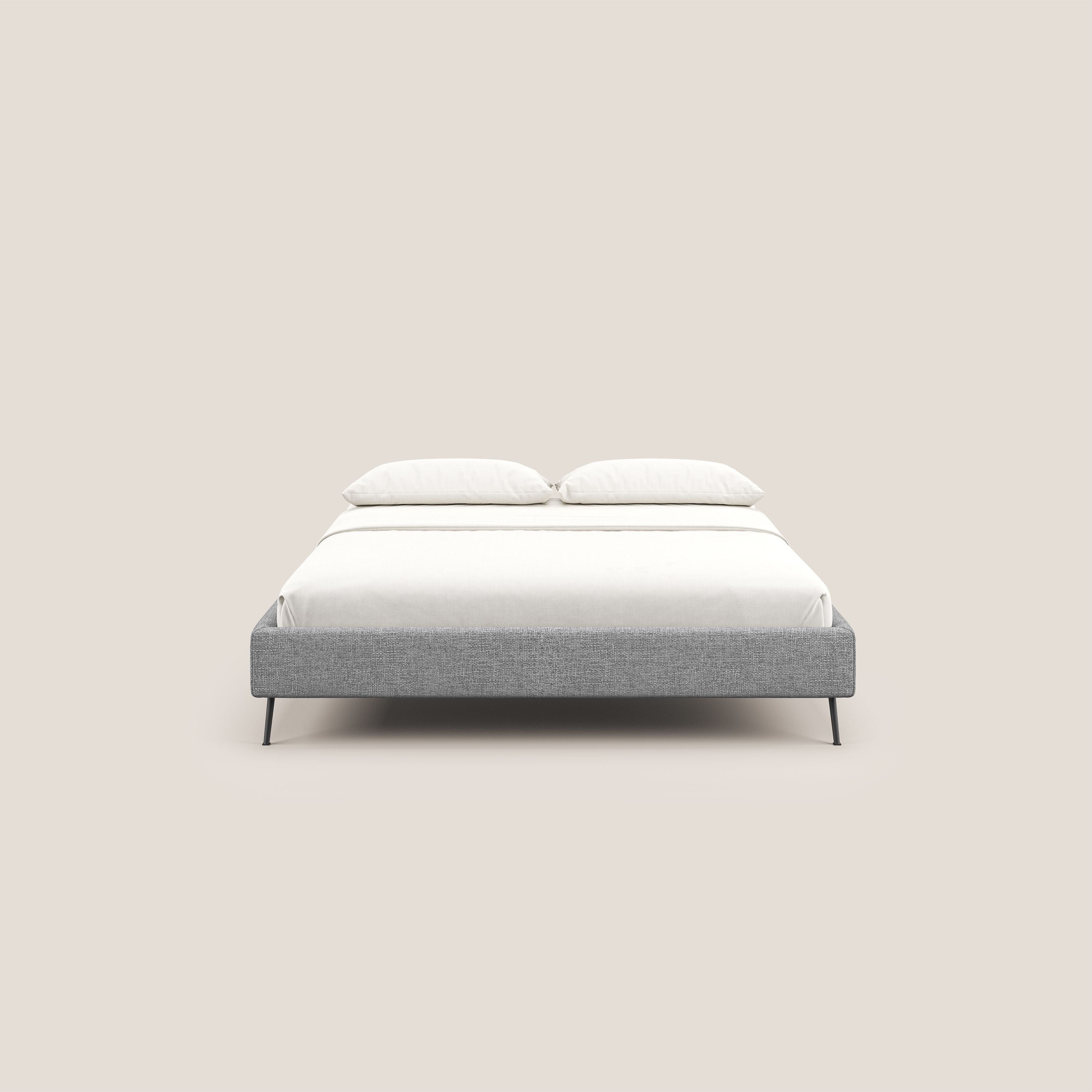 Steve sommier giroletto piedi alti in tessuto impermeabile T10 grigio chiaro - divani.store