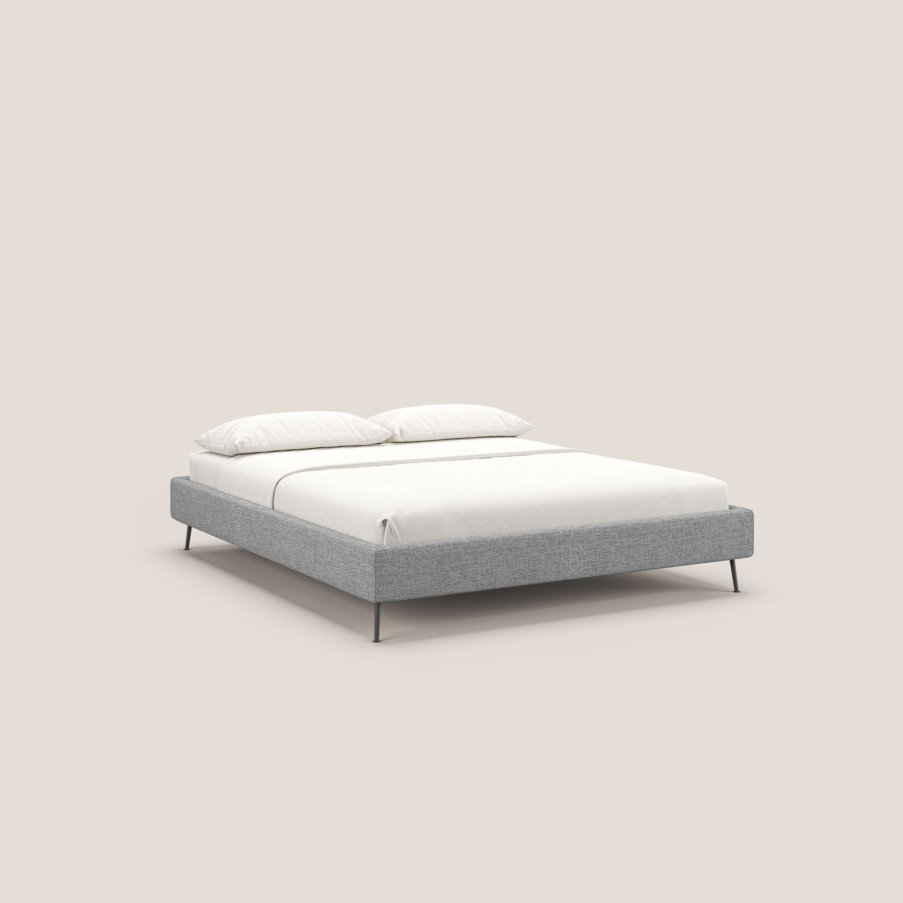 Steve sommier giroletto piedi alti in tessuto impermeabile T10 grigio chiaro - divani.store