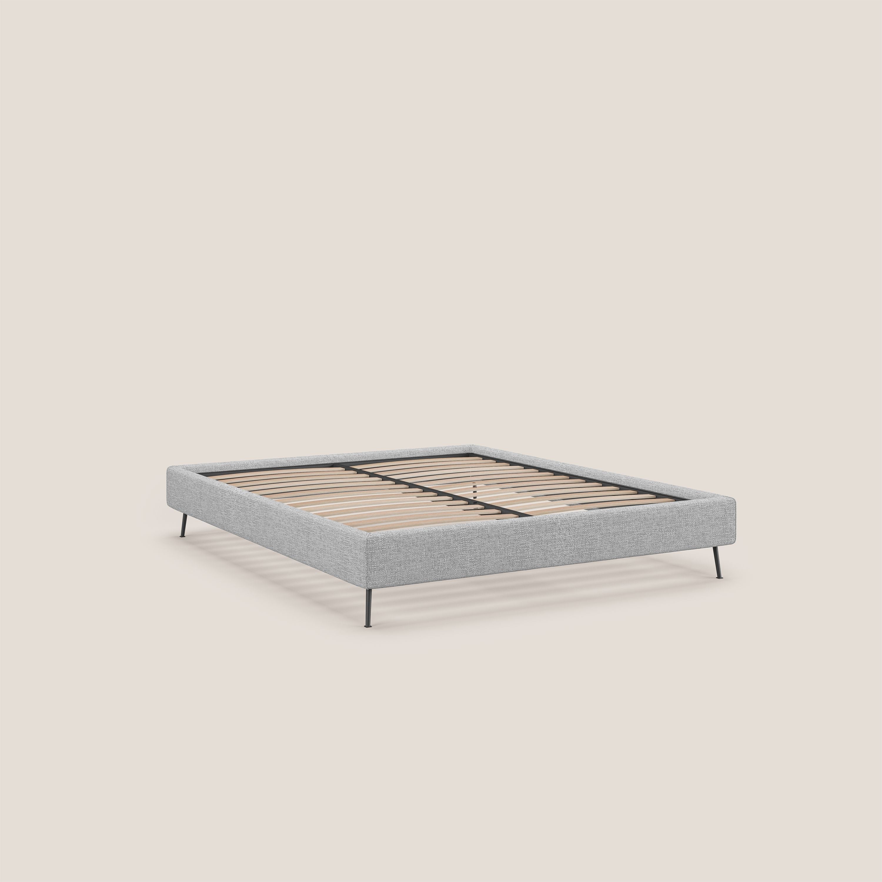 Steve sommier giroletto piedi alti in tessuto impermeabile T10 grigio chiaro - divani.store