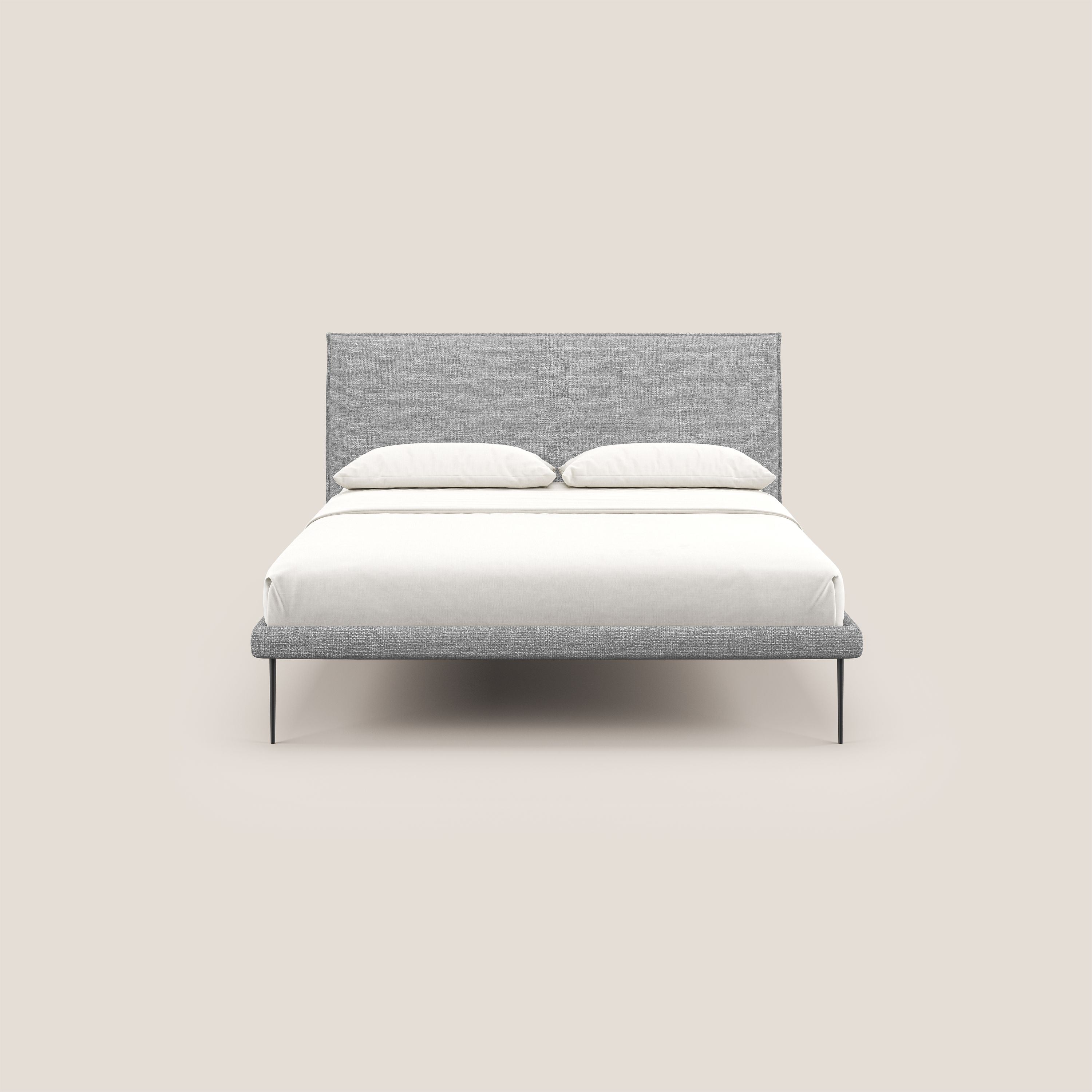 Theo letto imbottito moderno sfoderabile con piedi alti in metallo in tessuto impermeabile T10 grigio chiaro - divani.store