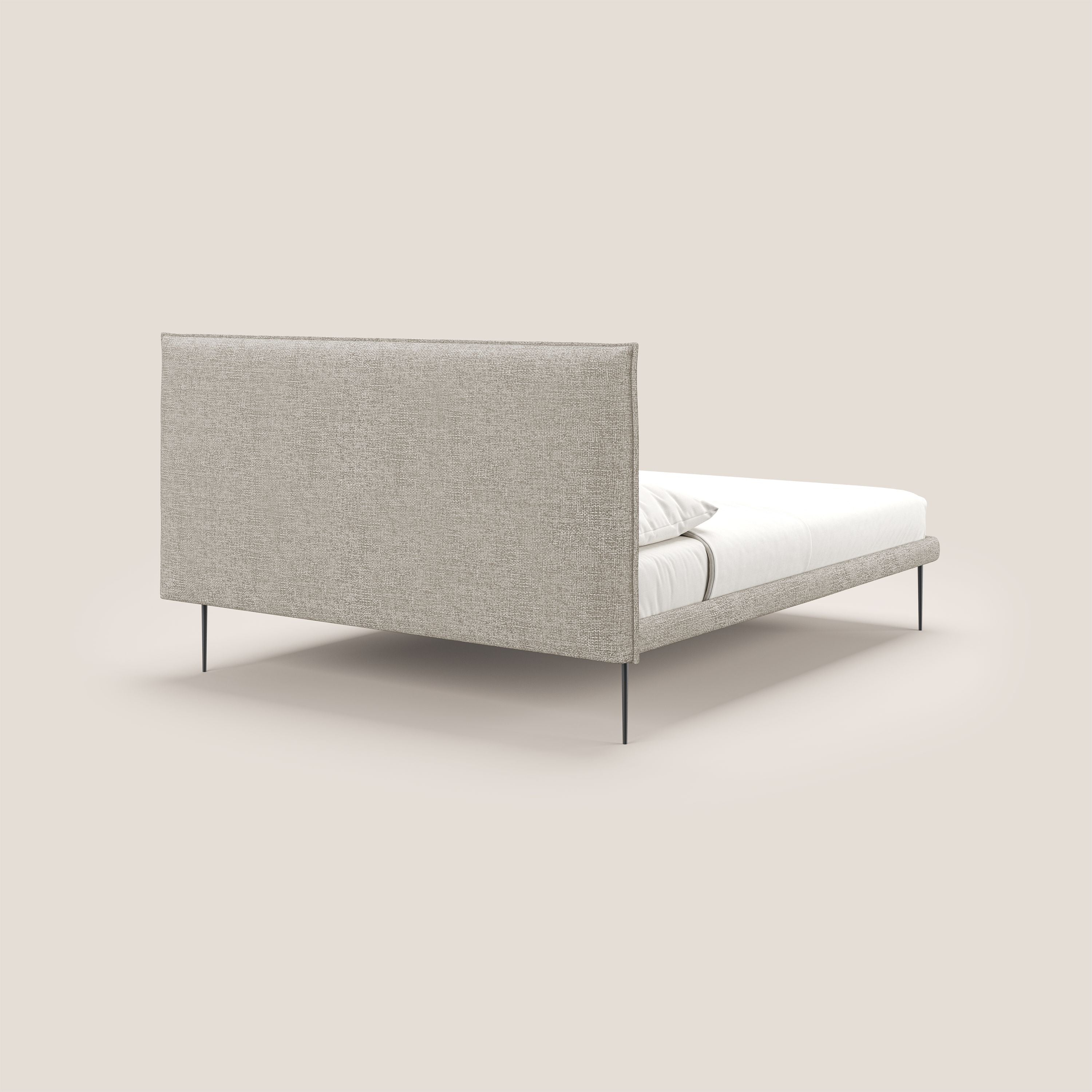 Theo letto imbottito moderno sfoderabile con piedi alti in metallo in tessuto impermeabile T10 panna - divani.store