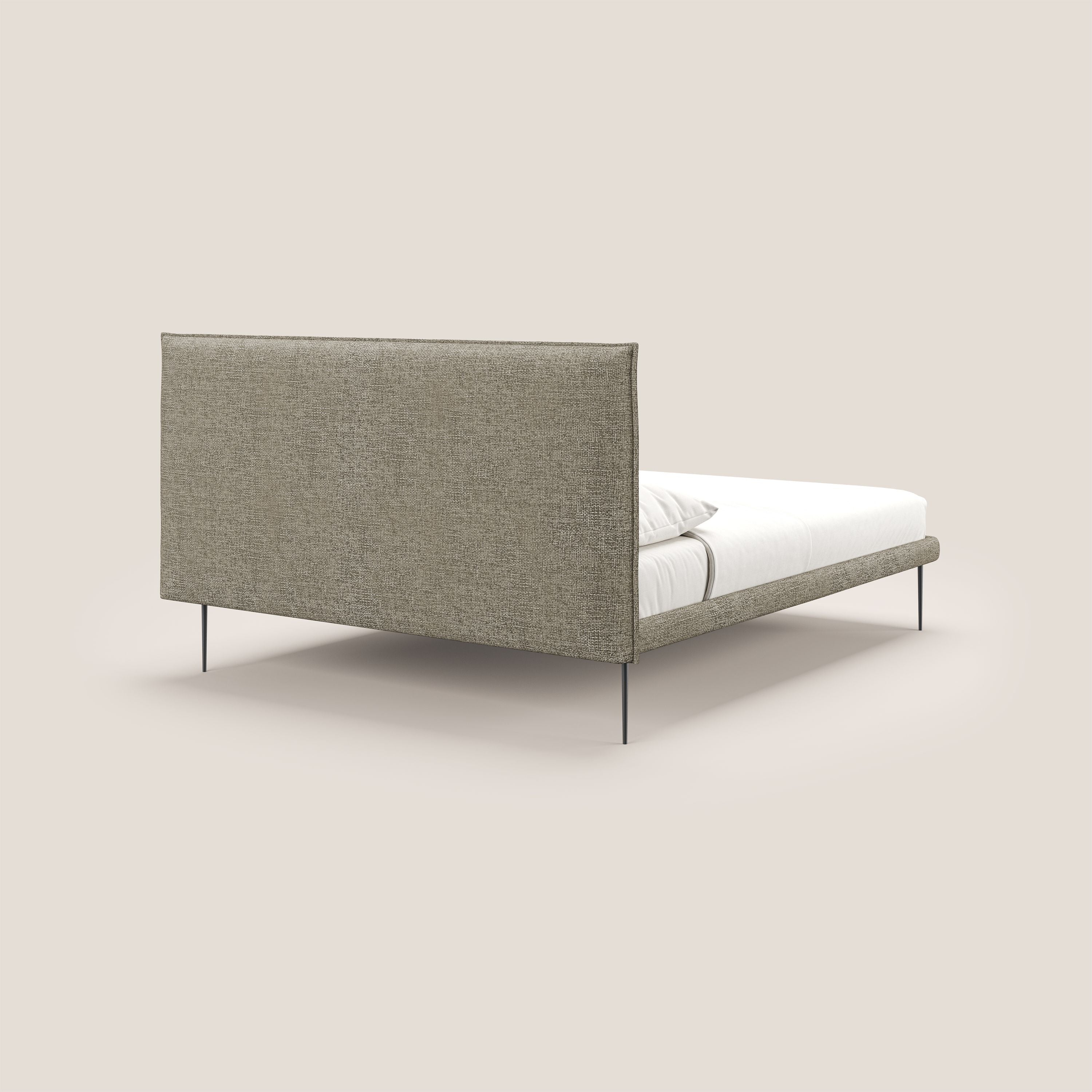 Theo letto imbottito moderno sfoderabile con piedi alti in metallo in tessuto impermeabile T10 - divani.store