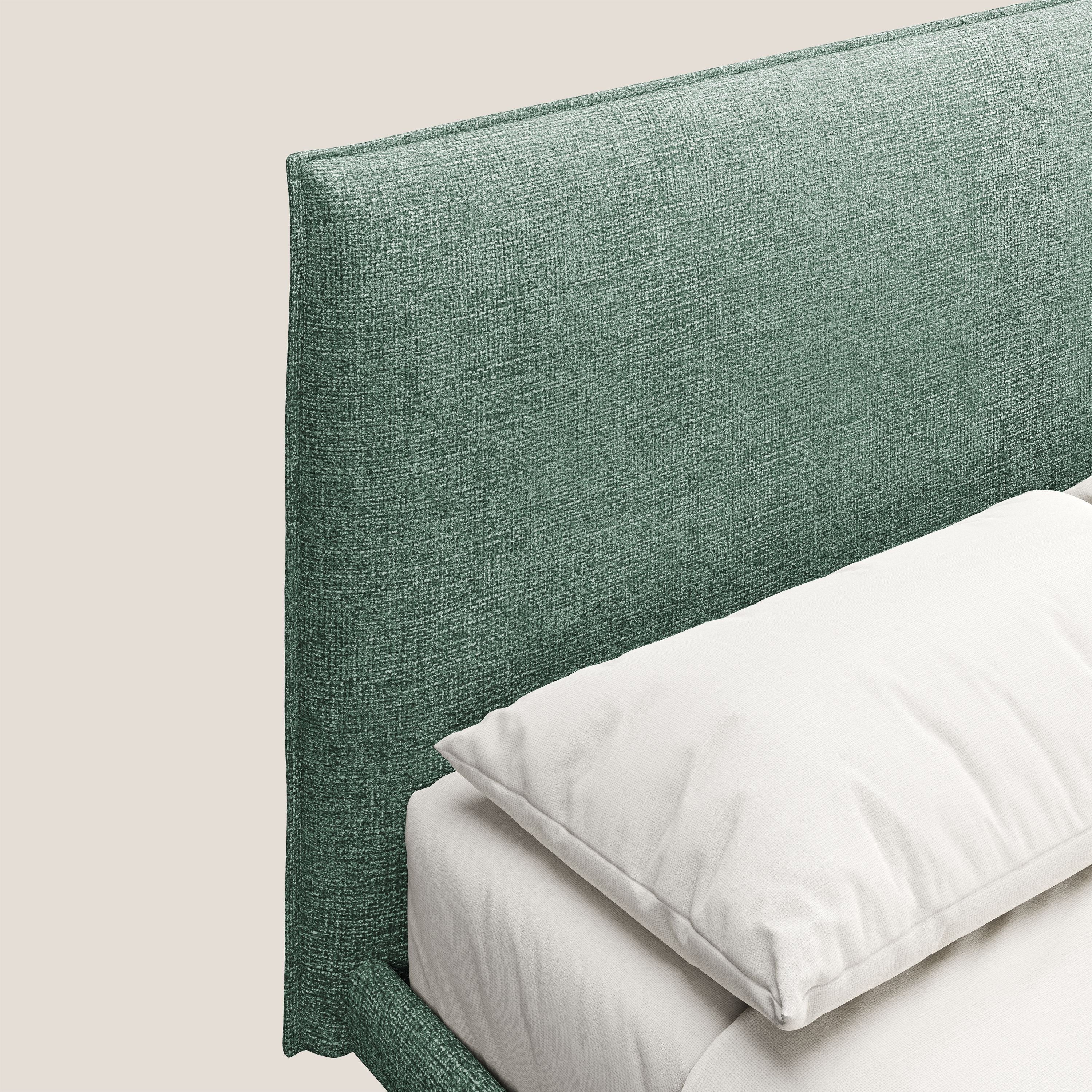 Theo letto imbottito moderno sfoderabile con piedi alti in metallo in tessuto impermeabile T10 salvia - divani.store