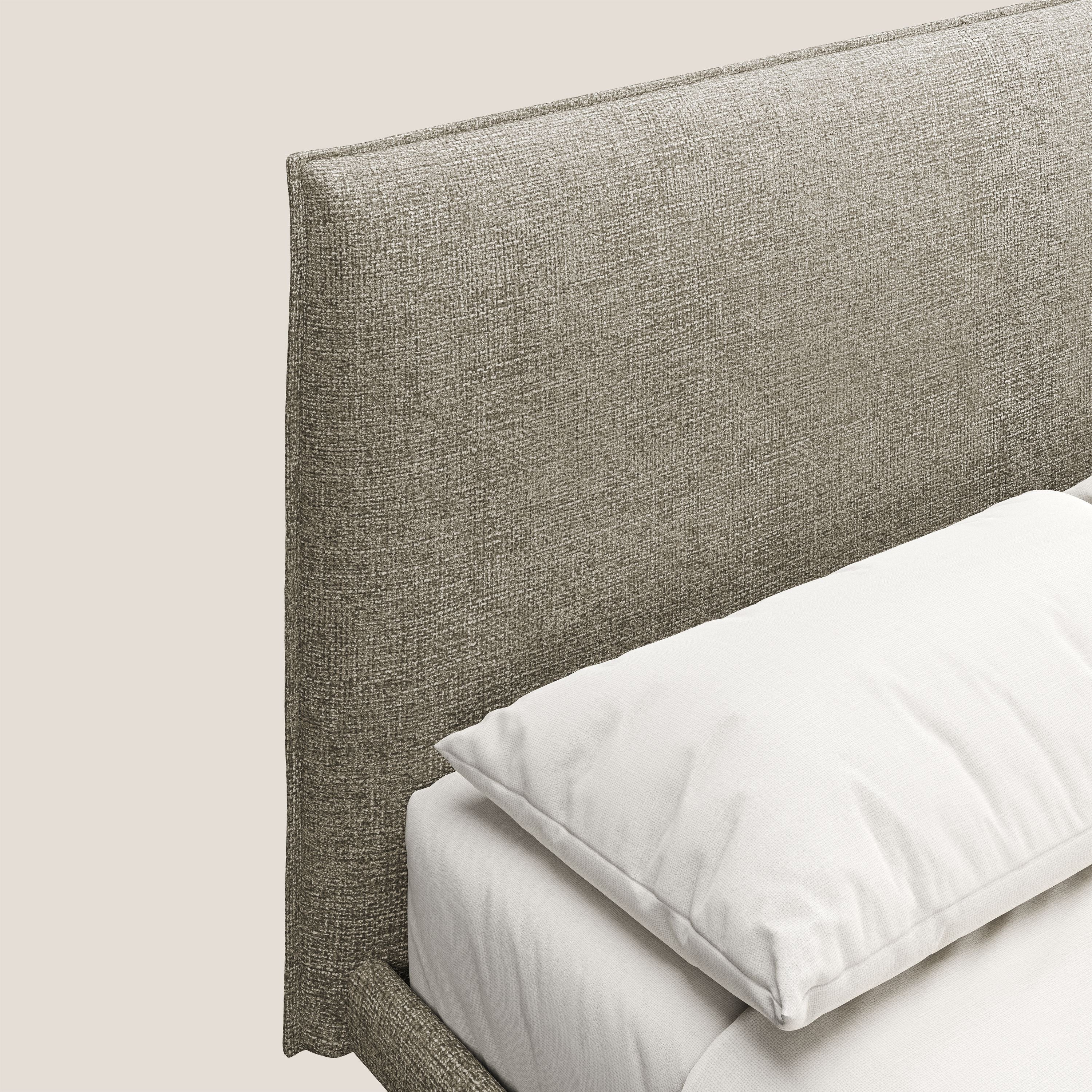 Theo letto imbottito moderno sfoderabile con piedi alti in metallo in tessuto impermeabile T10 - divani.store