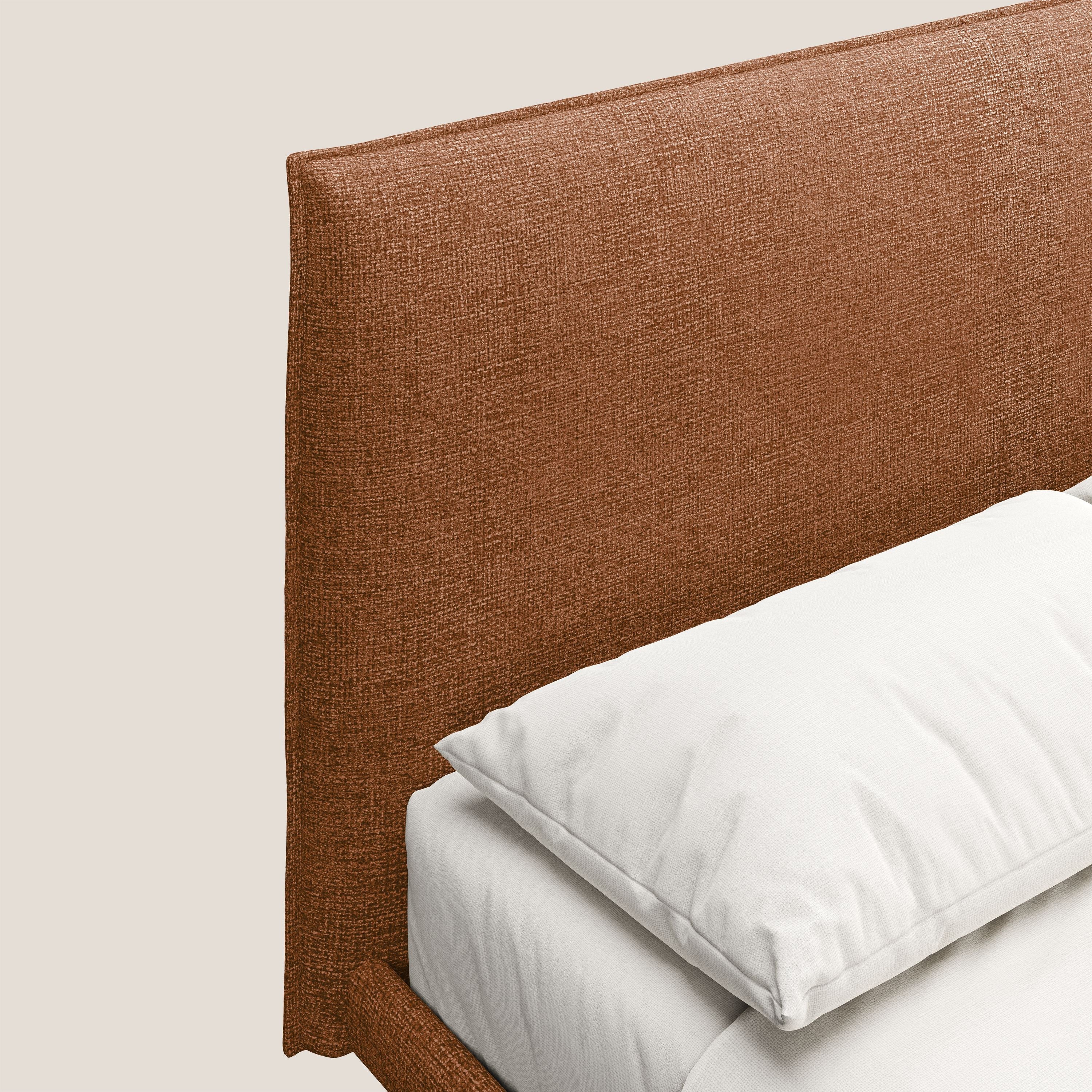 Theo letto imbottito moderno sfoderabile con piedi alti in metallo in tessuto impermeabile T10 arancio - divani.store