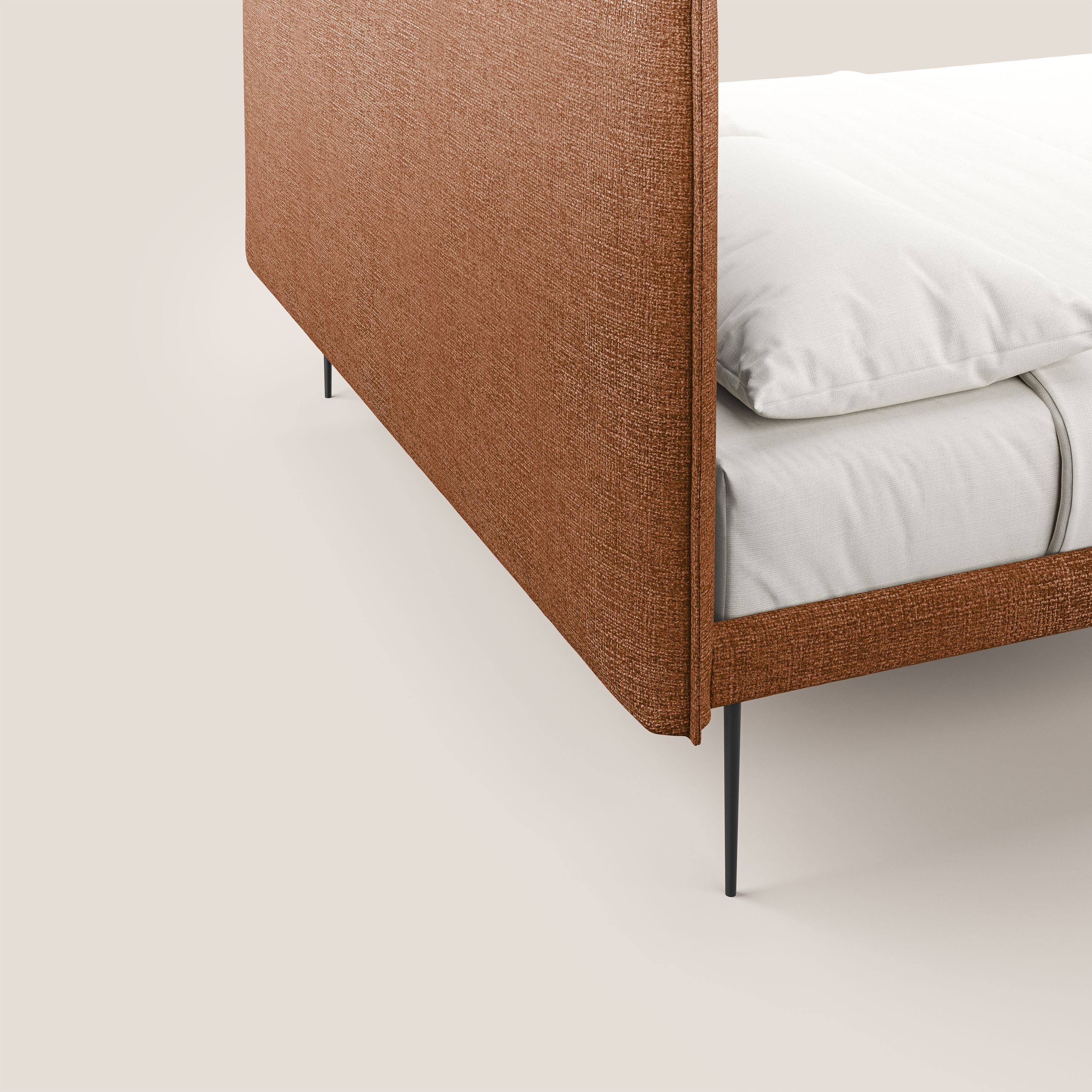 Theo letto imbottito moderno sfoderabile con piedi alti in metallo in tessuto impermeabile T10 arancio - divani.store