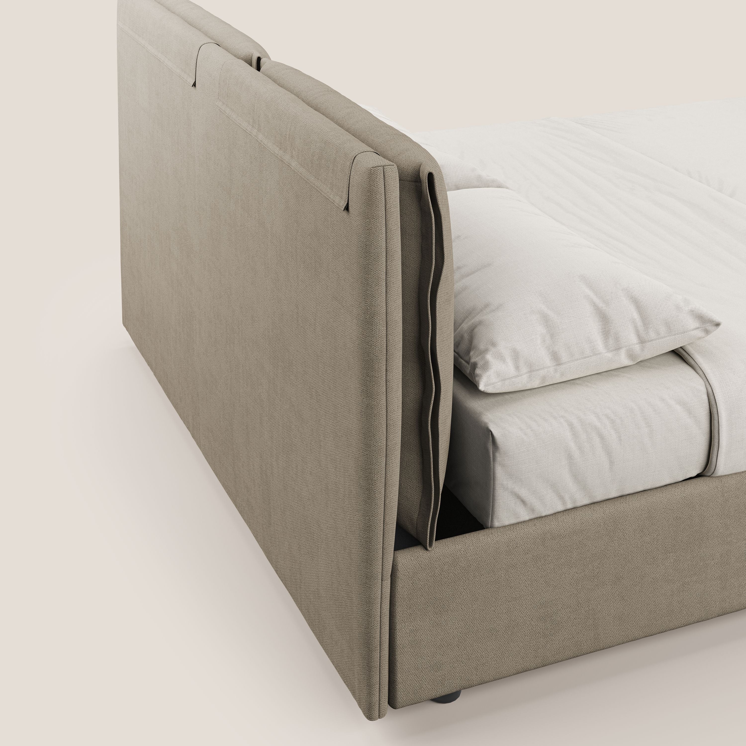 Travis letto contenitore con cuscini mobili trapuntati in tessuto impermeabile T02 beige - divani.store