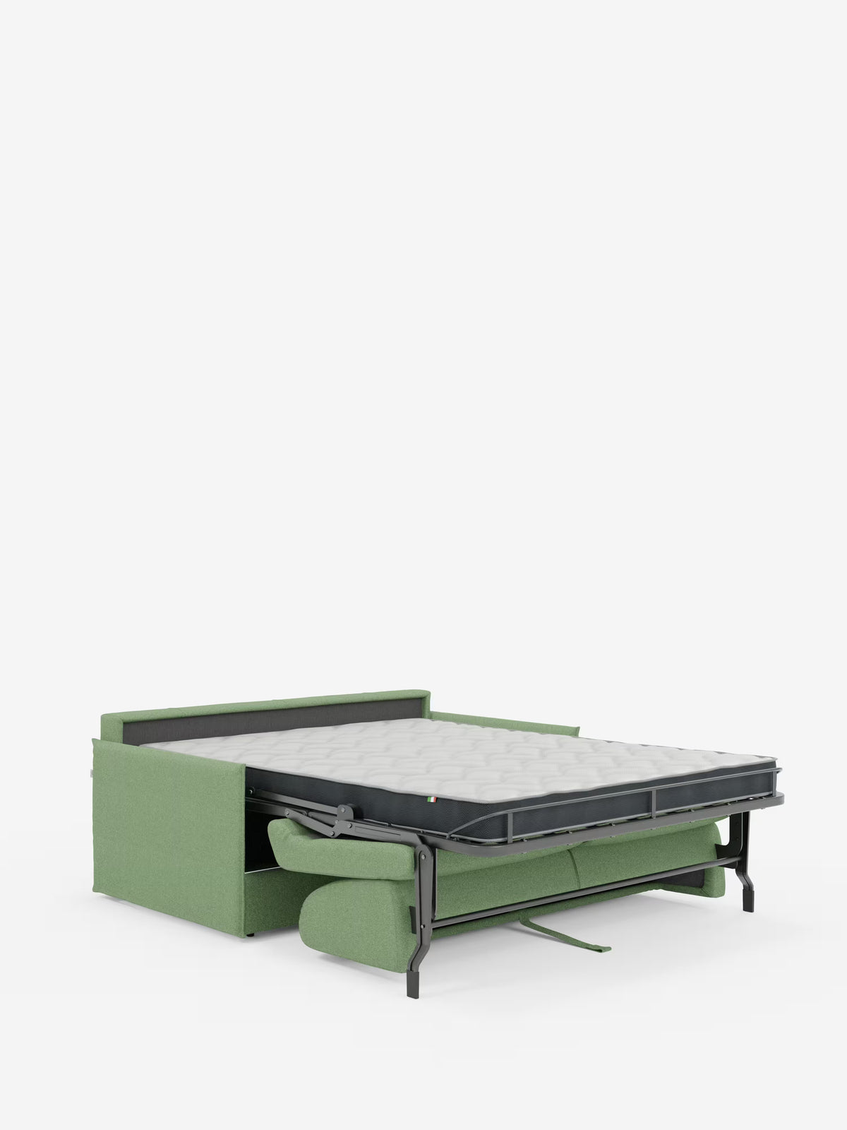 Il divano letto matrimoniale sfoderabile Evans di Divani.Store è raffigurato in posizione aperta, rivelando una struttura in metallo nero e un materasso bianco. Il rivestimento in tessuto T23 verde, antimacchia, mette in risalto il design compatto del divano, con lo schienale e i braccioli ben visibili. Sotto il materasso aperto si trova un comodo vano porta guanciali. Lo sfondo bianco e pulito mette in risalto questa pratica soluzione salvaspazio.