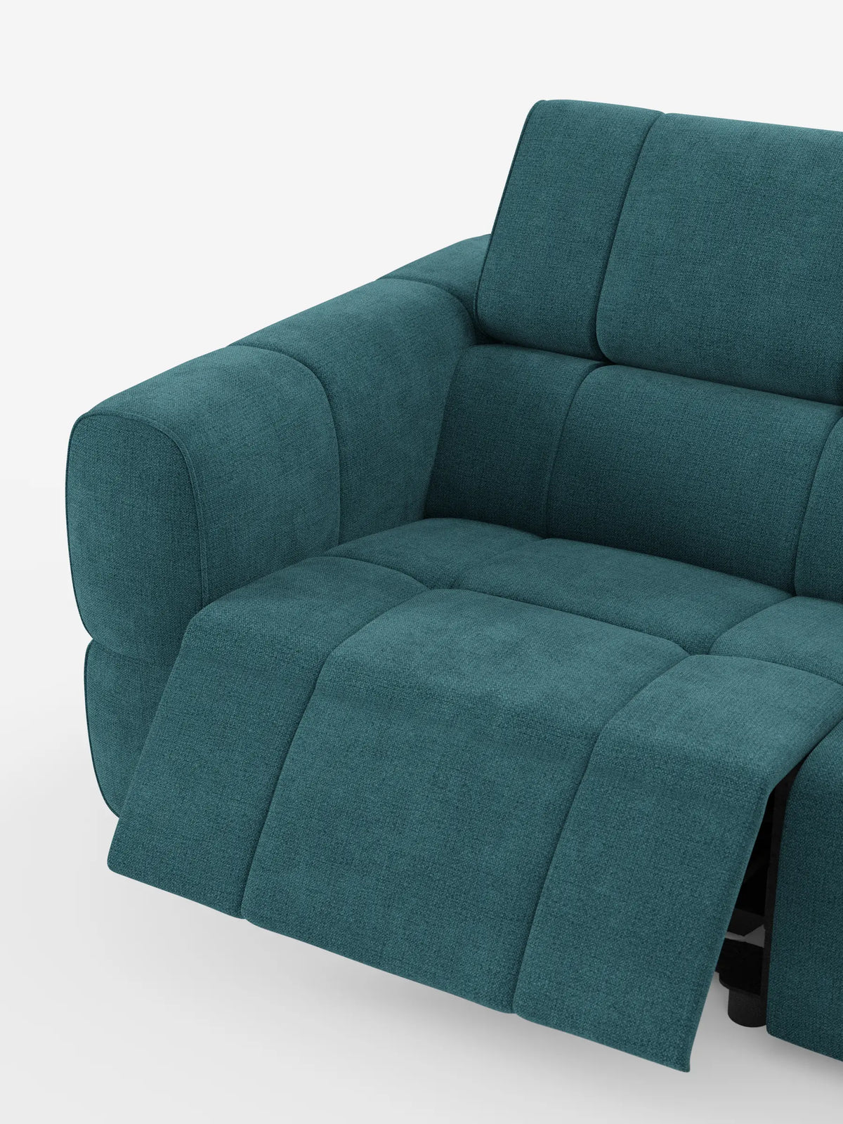 Un divano angolare modulare Giotto color verde acqua a 5 posti, lungo 296 cm, con penisola e funzione relax elettrica opzionale, rivestito in tessuto antimacchia T23: un moderno divano angolare modulare con chaise longue, cuscini trapuntati e ampi braccioli su sfondo bianco.