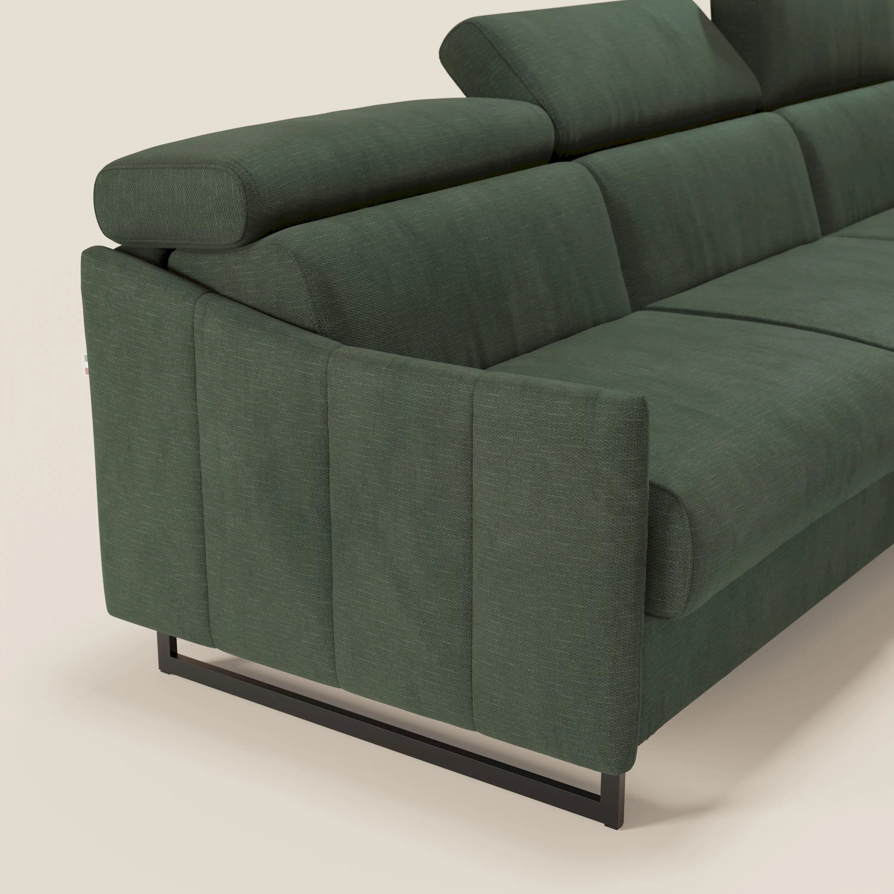 Loto Divano Letto Angolare con Penisola contenitore, Poggiatesta, Materasso Alto H18 in morbido tessuto impermeabile T14 - divani.store