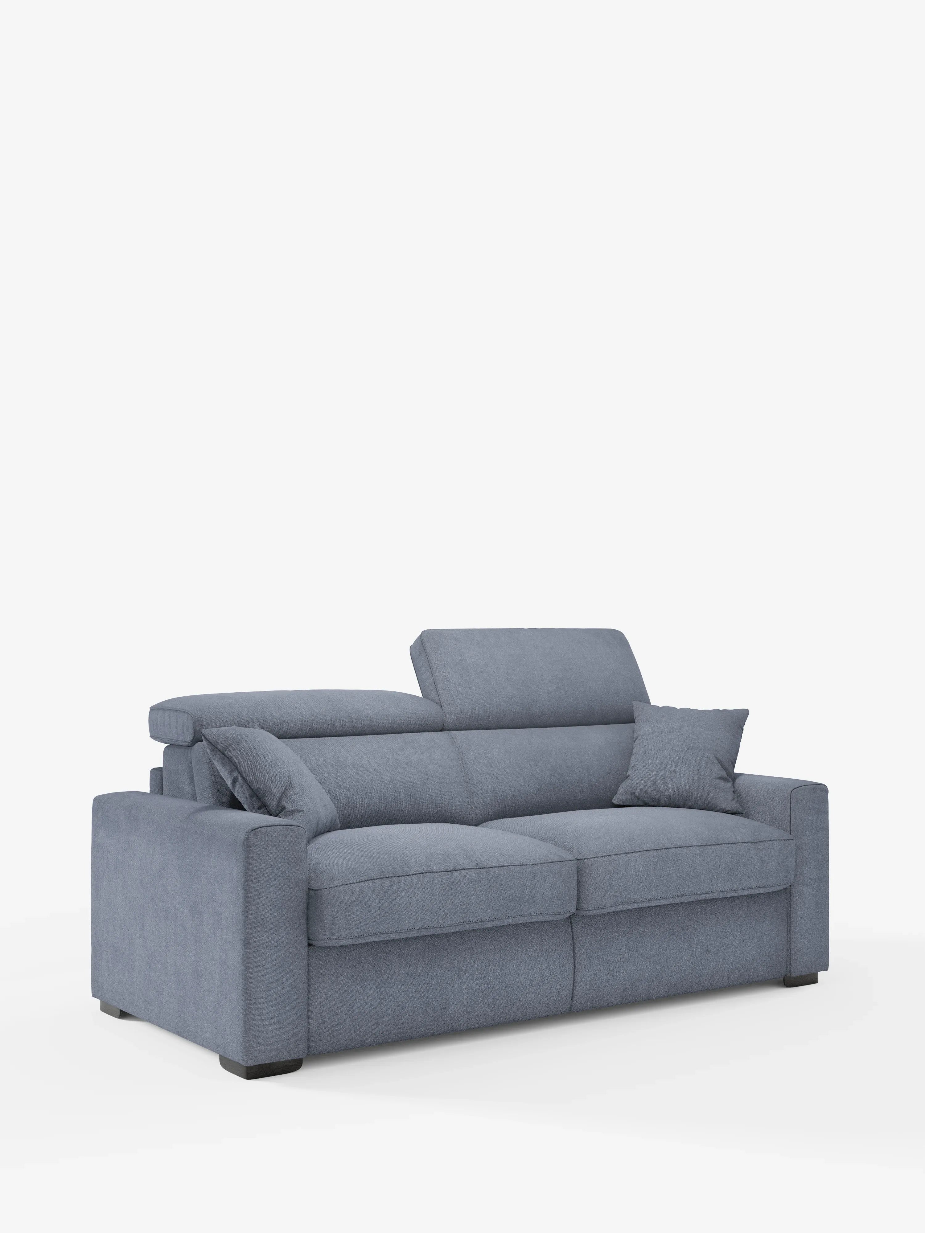 Il divano letto a 3 posti Maximus con materasso ALTO 20 cm di Divani.Store è un divano moderno nei toni del grigio-blu, rivestito in tessuto Oeko-Tex resistente alle macchie. Dotato di due cuscini di seduta, due cuscini dello schienale, un cuscino decorativo abbinato e poggiatesta reclinabili, presenta ampi braccioli e gambe a blocco. Il divano è raffigurato su uno sfondo bianco a tinta unita.